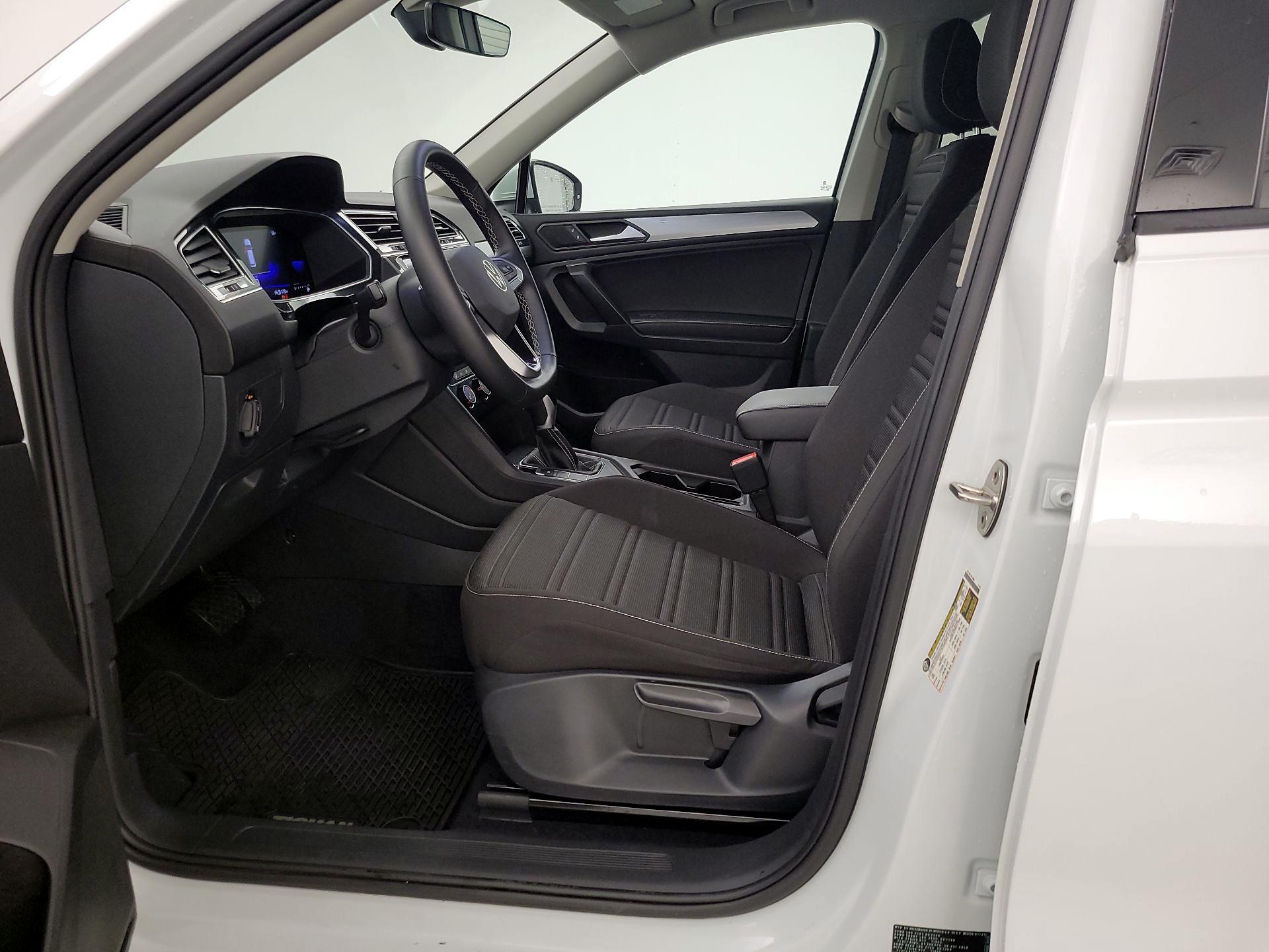 Thumbnail: 2022 Volkswagen Tiguan - 11