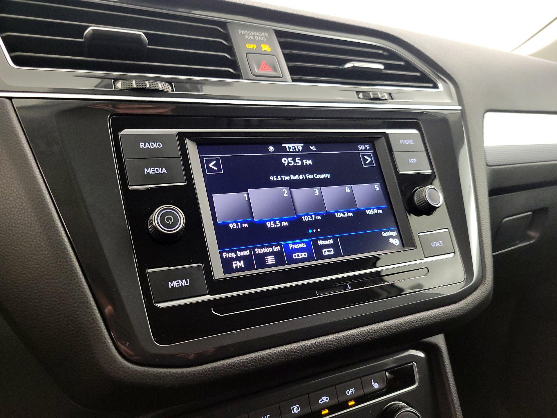 Thumbnail: 2022 Volkswagen Tiguan - 15