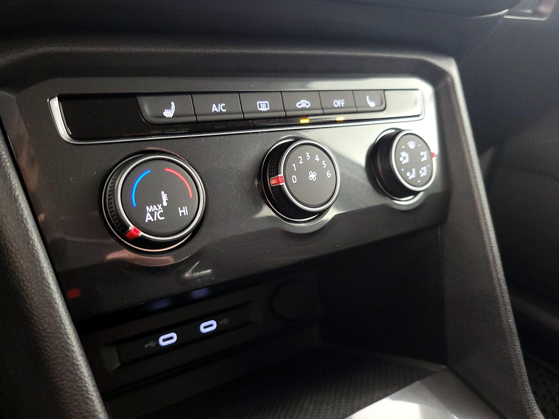 Thumbnail: 2022 Volkswagen Tiguan - 16