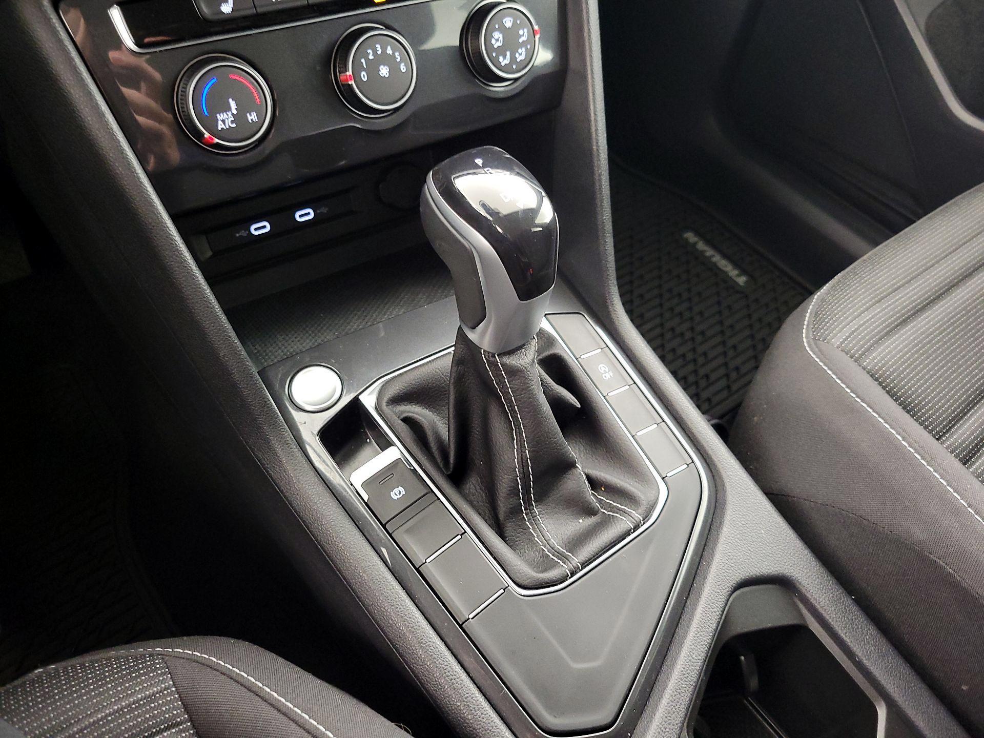 Thumbnail: 2022 Volkswagen Tiguan - 17