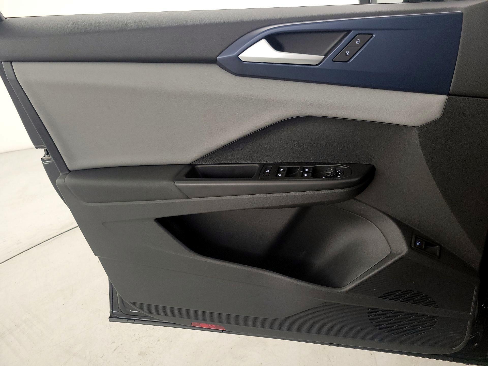 Thumbnail: 2022 Volkswagen Taos - 12