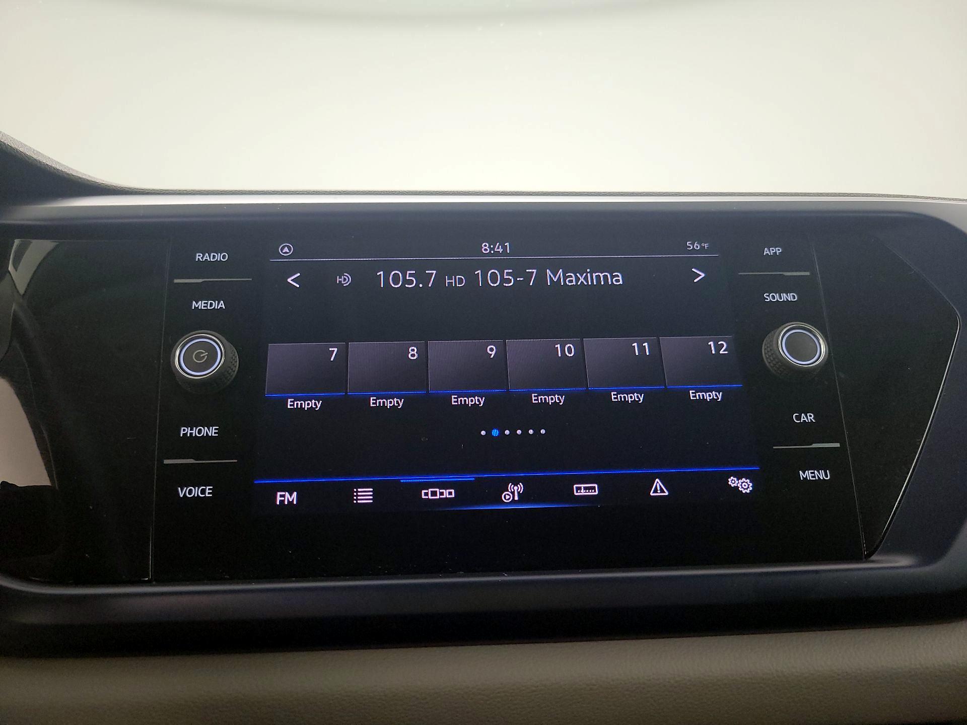 Thumbnail: 2022 Volkswagen Taos - 15