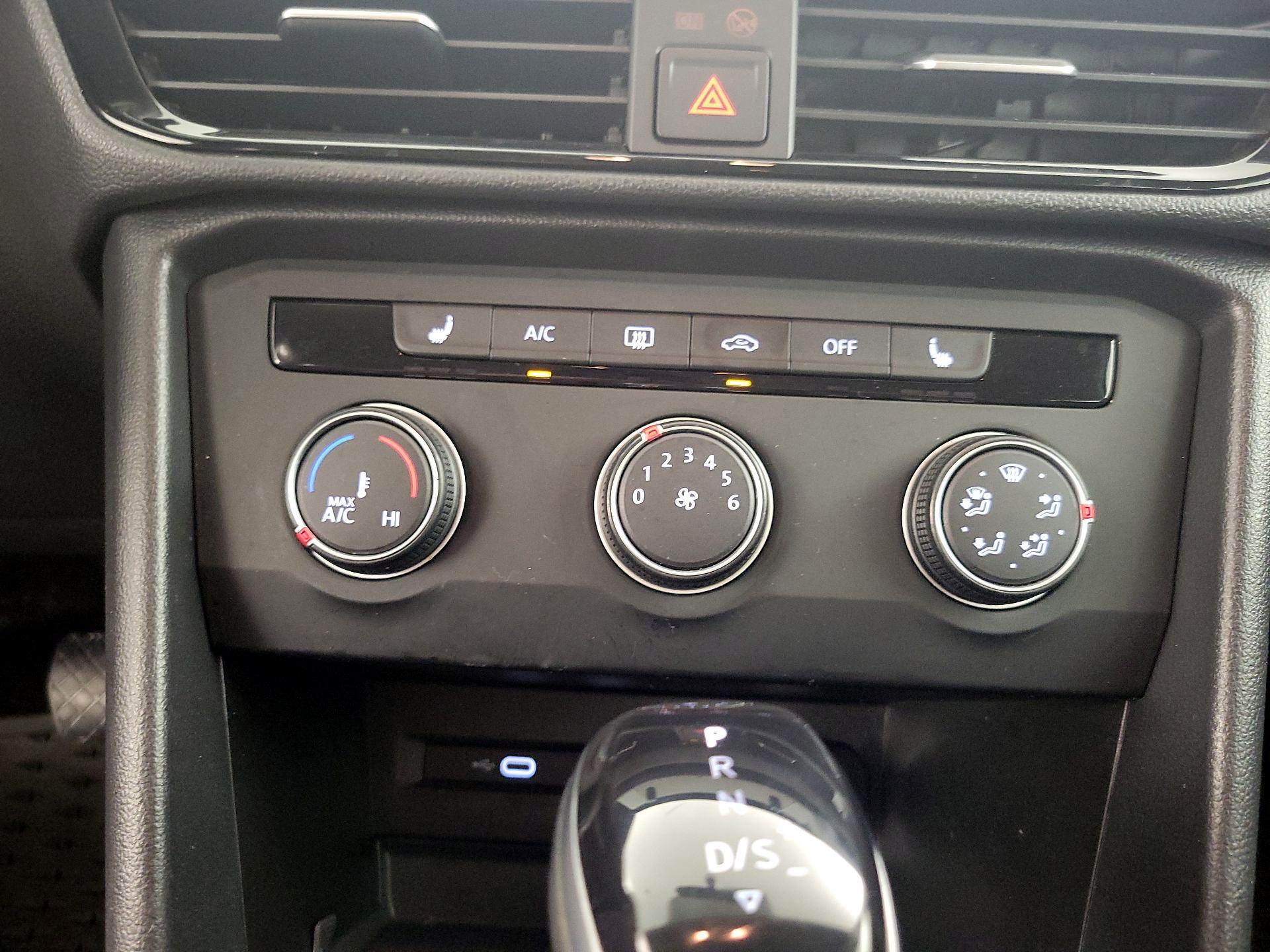 Thumbnail: 2022 Volkswagen Taos - 16