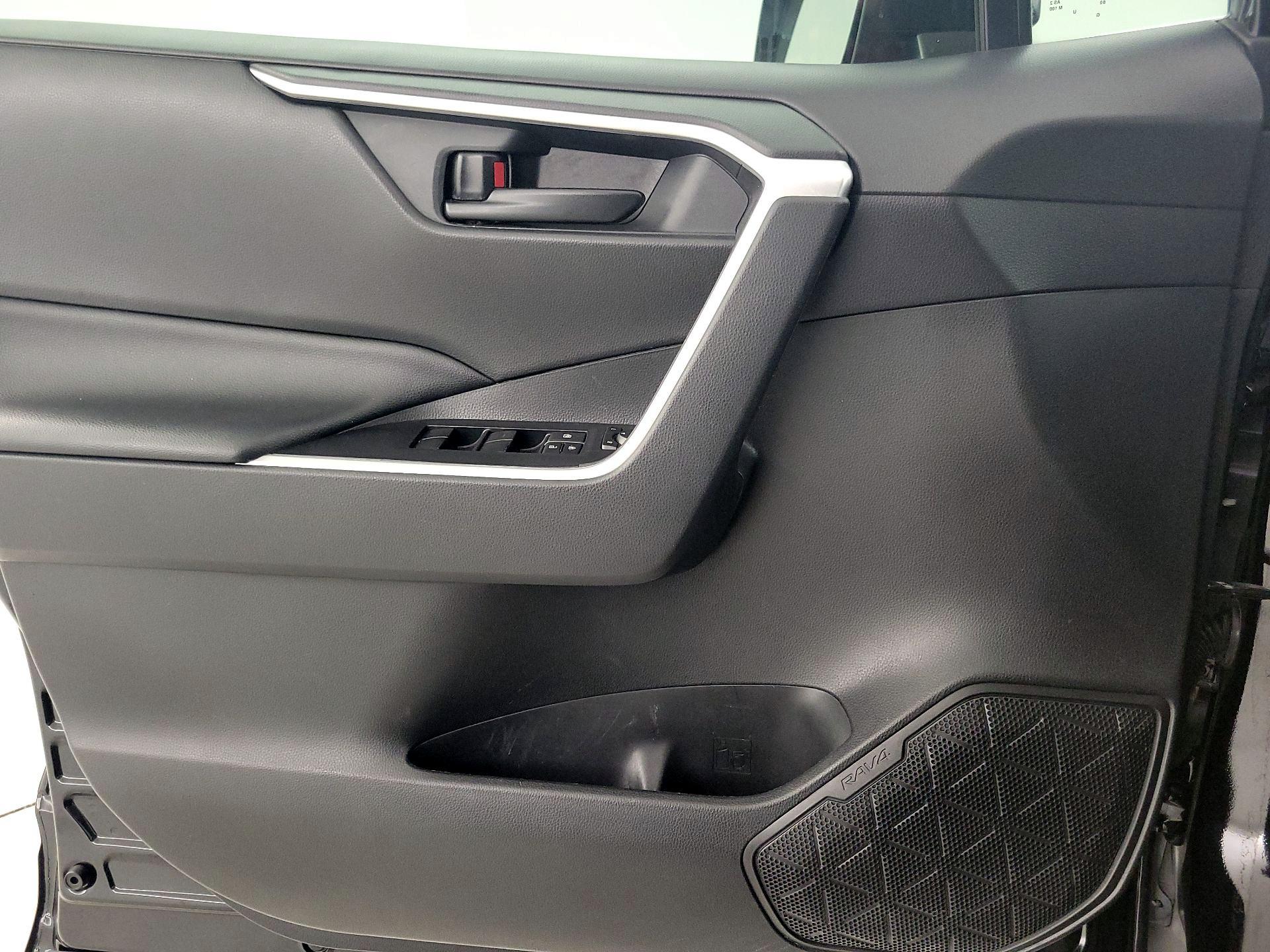 Thumbnail: 2020 Toyota RAV4 - 12