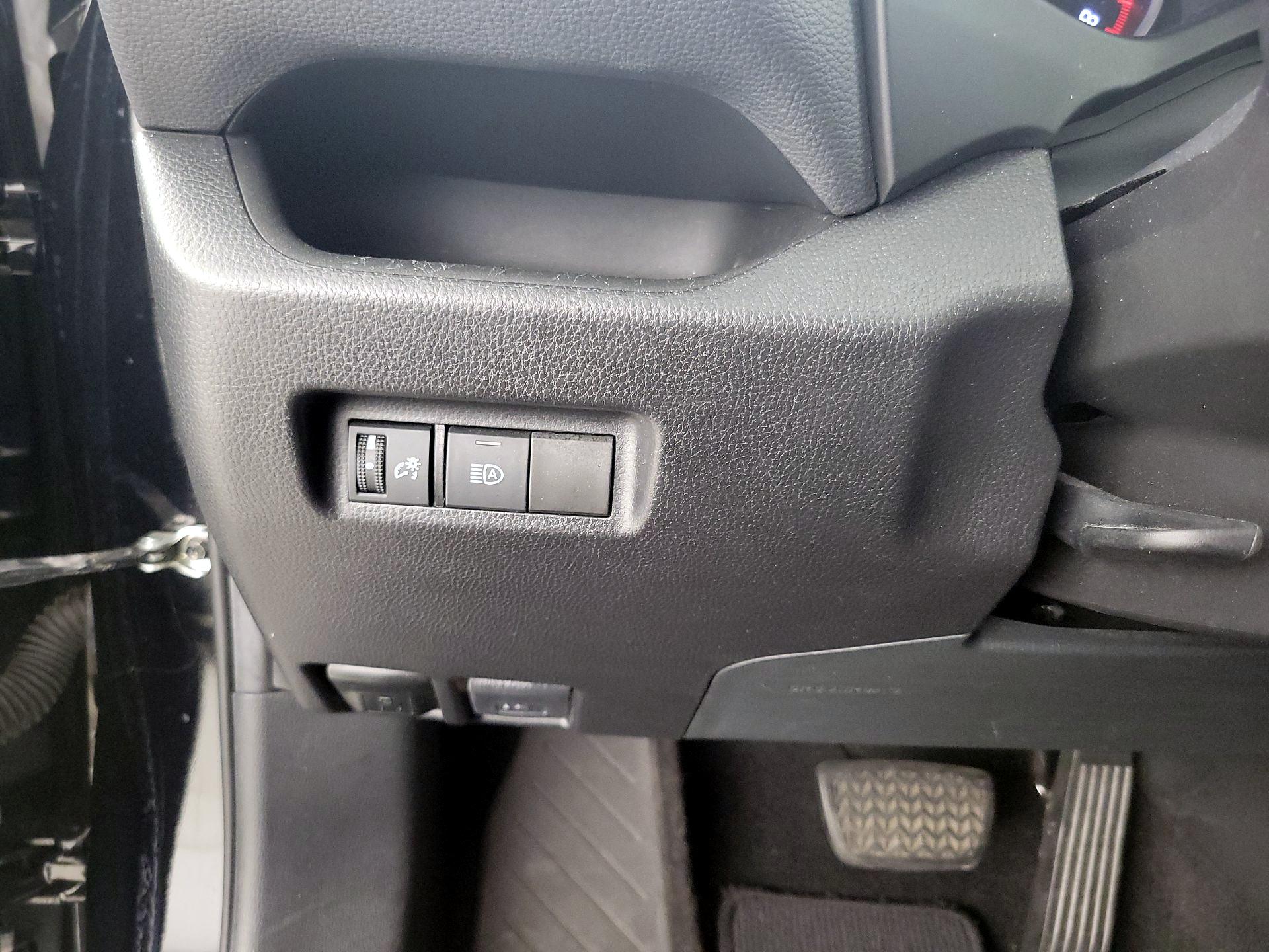 Thumbnail: 2020 Toyota RAV4 - 13