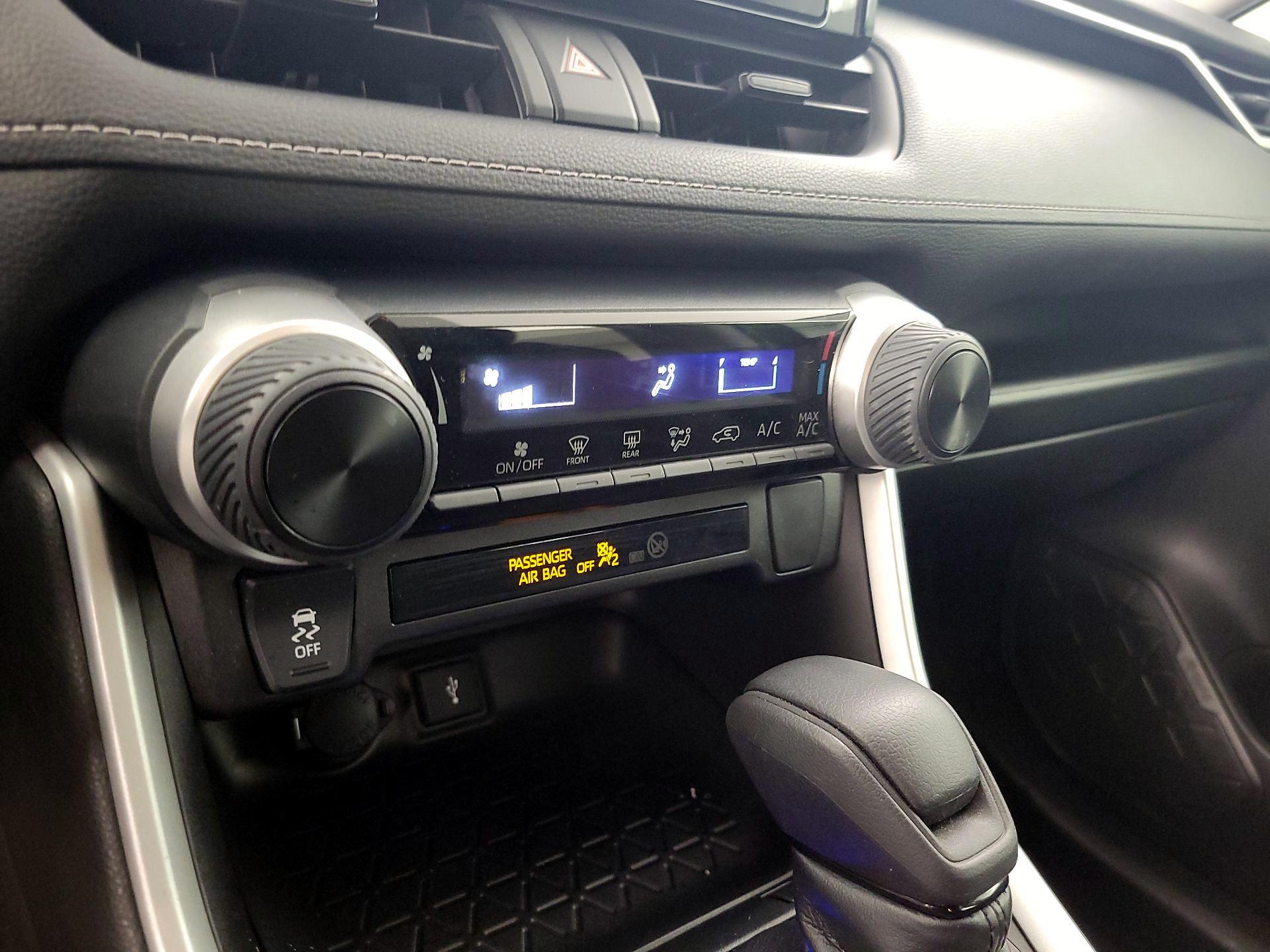 Thumbnail: 2020 Toyota RAV4 - 16