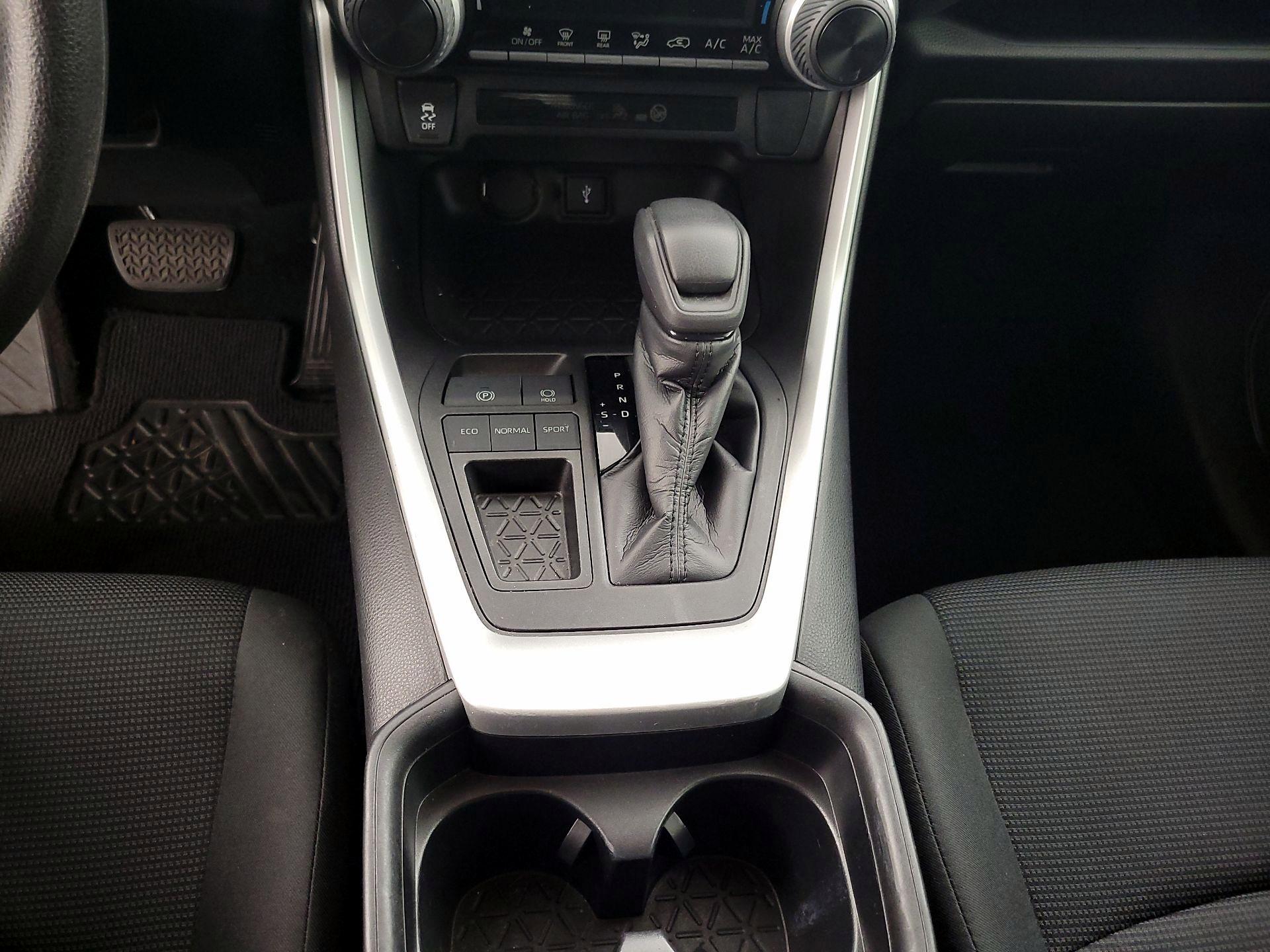 Thumbnail: 2020 Toyota RAV4 - 17