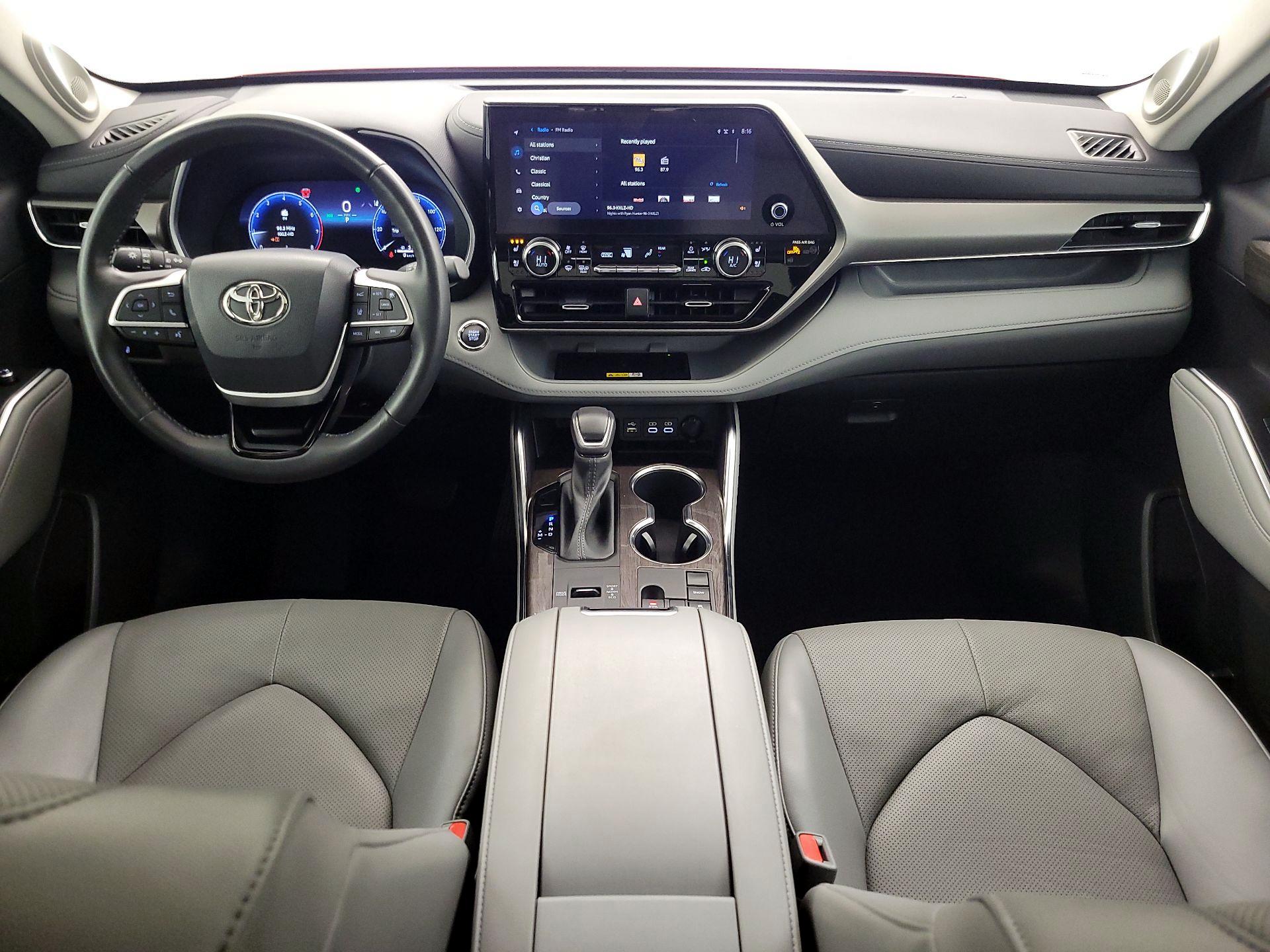 Thumbnail: 2023 Toyota Highlander - 9