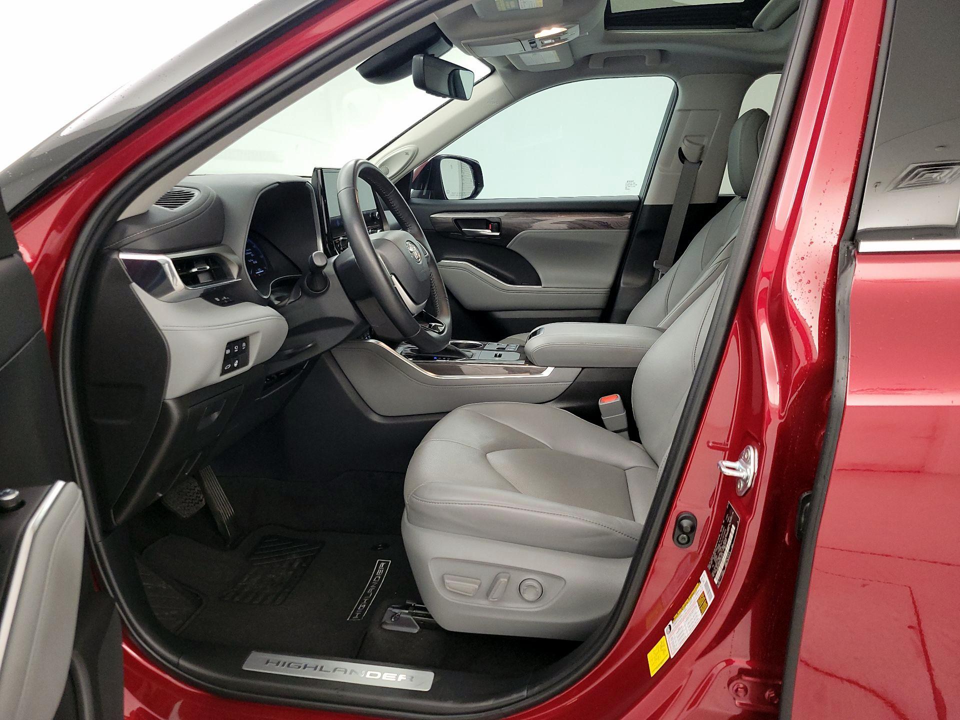 Thumbnail: 2023 Toyota Highlander - 11