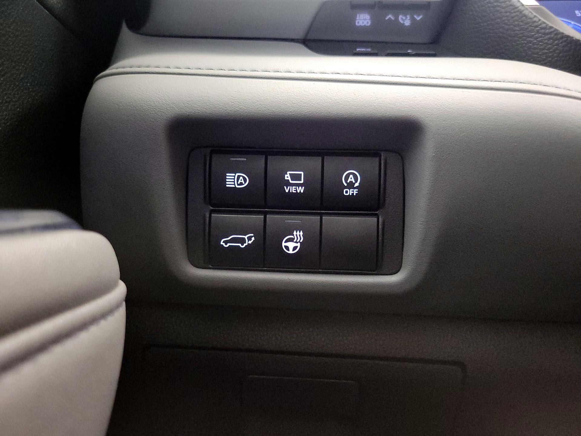 Thumbnail: 2023 Toyota Highlander - 13