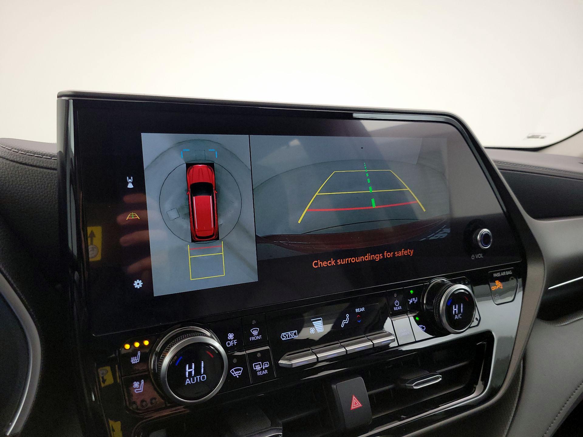 Thumbnail: 2023 Toyota Highlander - 14