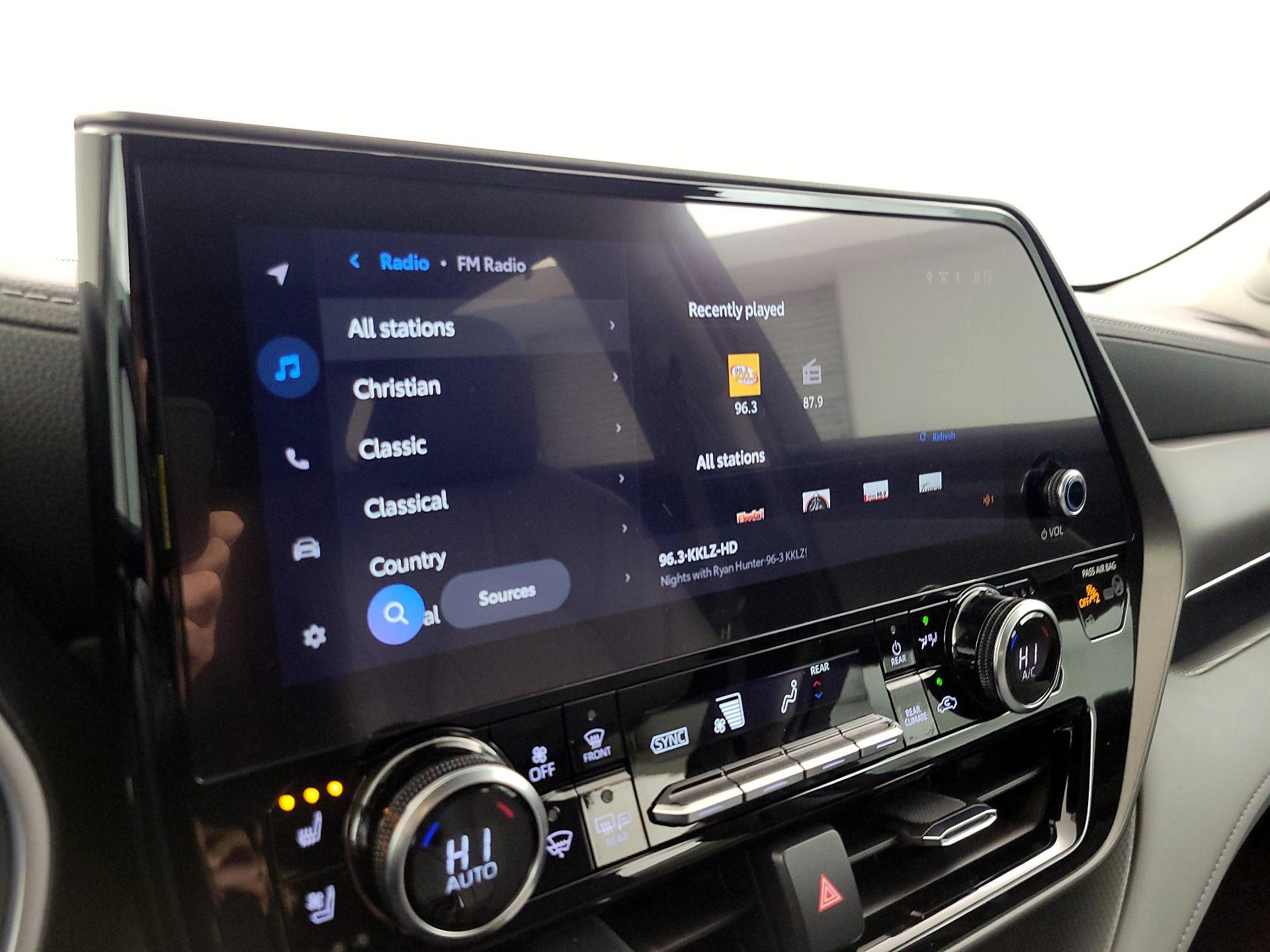 Thumbnail: 2023 Toyota Highlander - 15