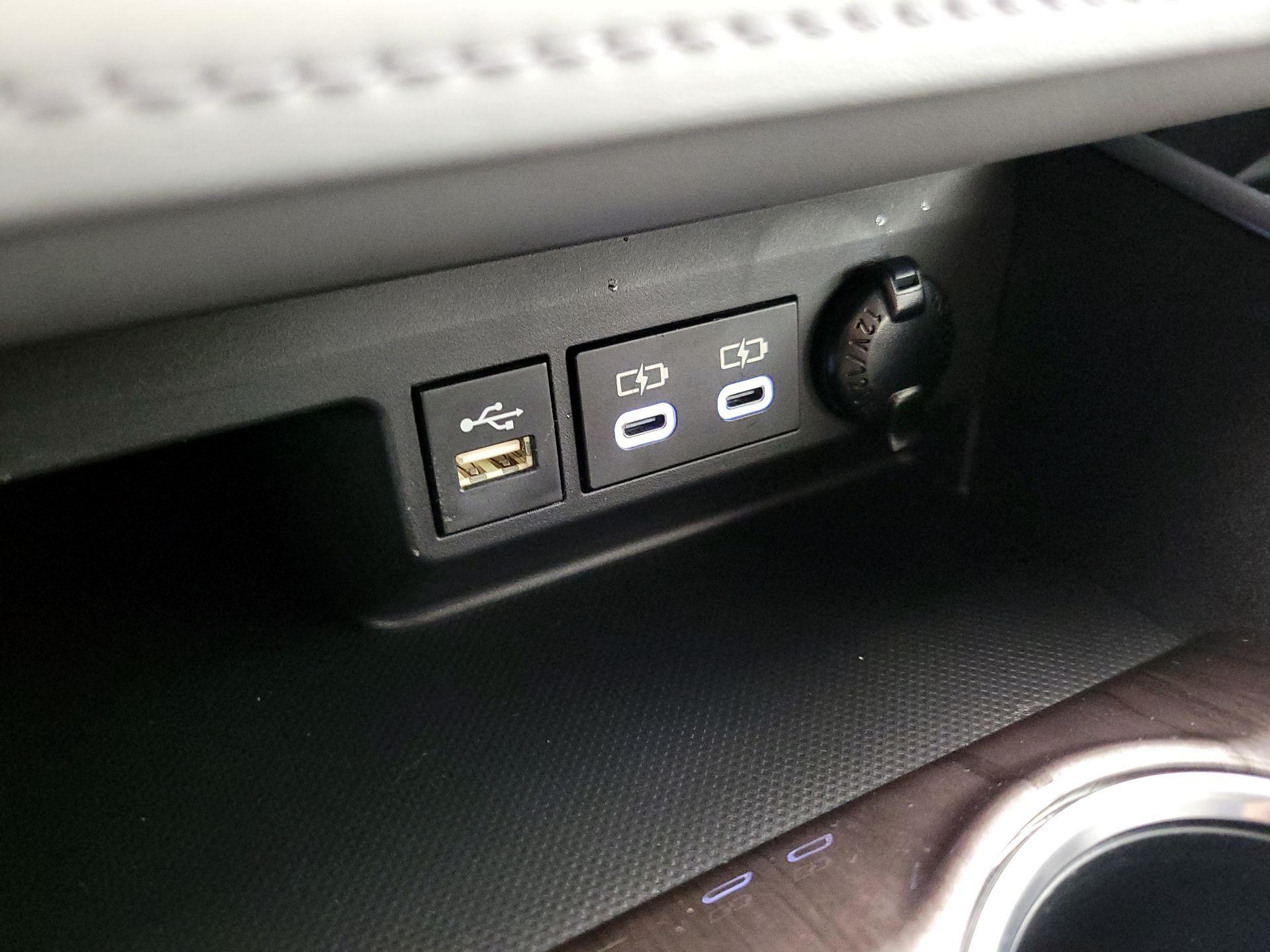 Thumbnail: 2023 Toyota Highlander - 18