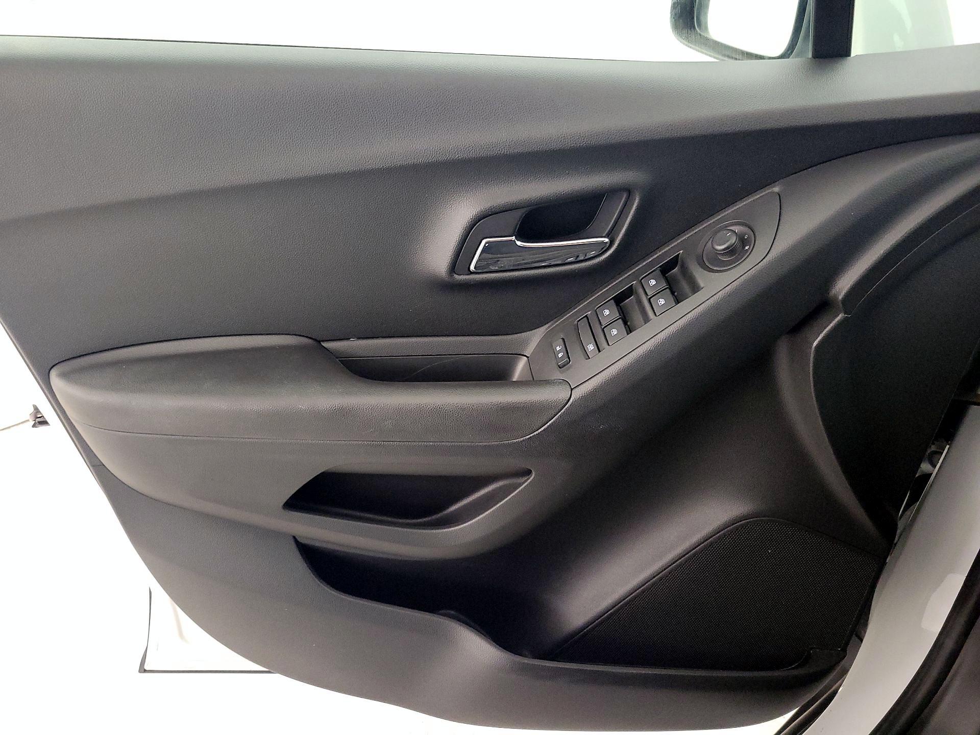 Thumbnail: 2018 Chevrolet Trax - 12