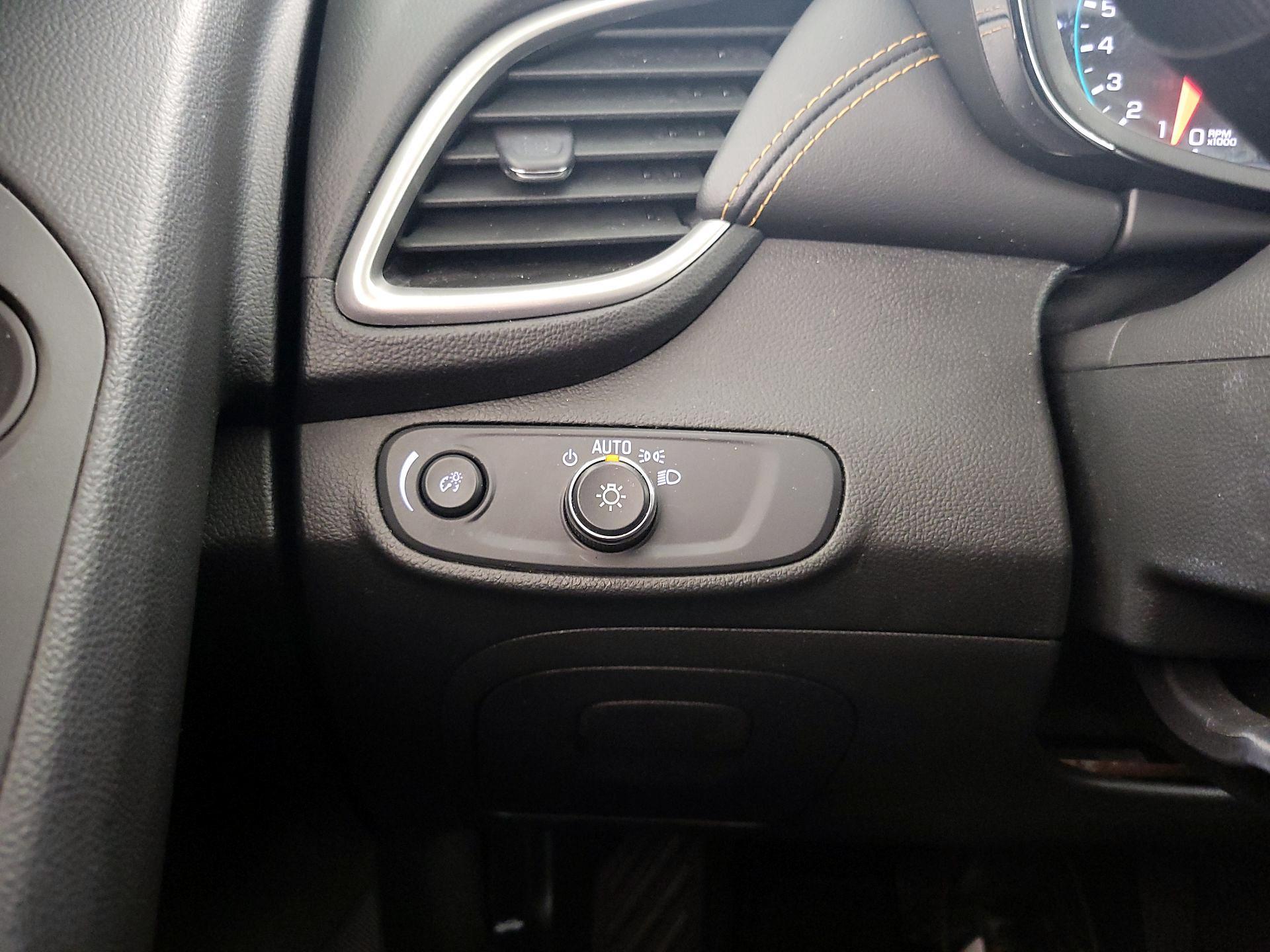 Thumbnail: 2018 Chevrolet Trax - 13