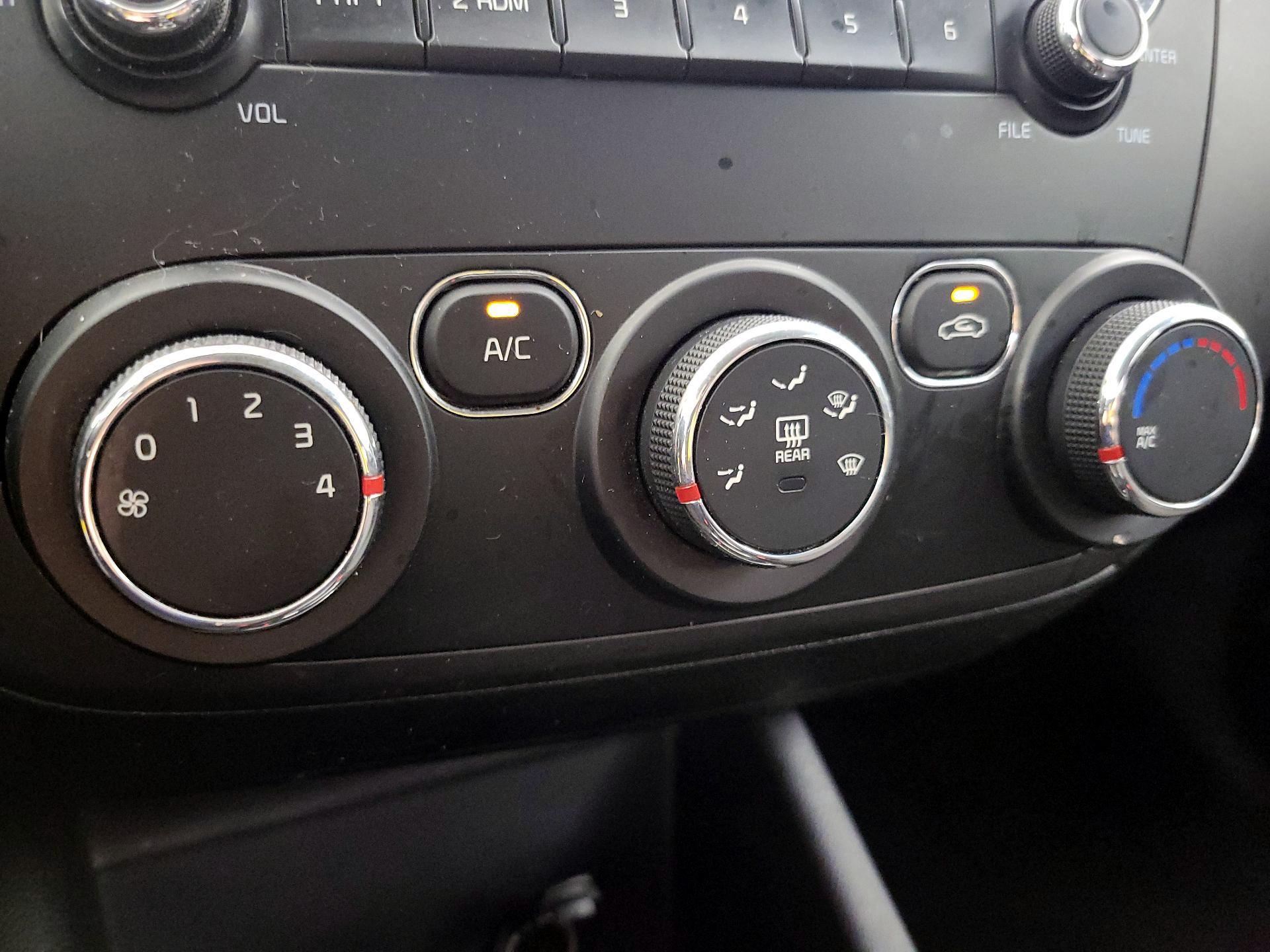 Thumbnail: 2018 Kia Forte - 15