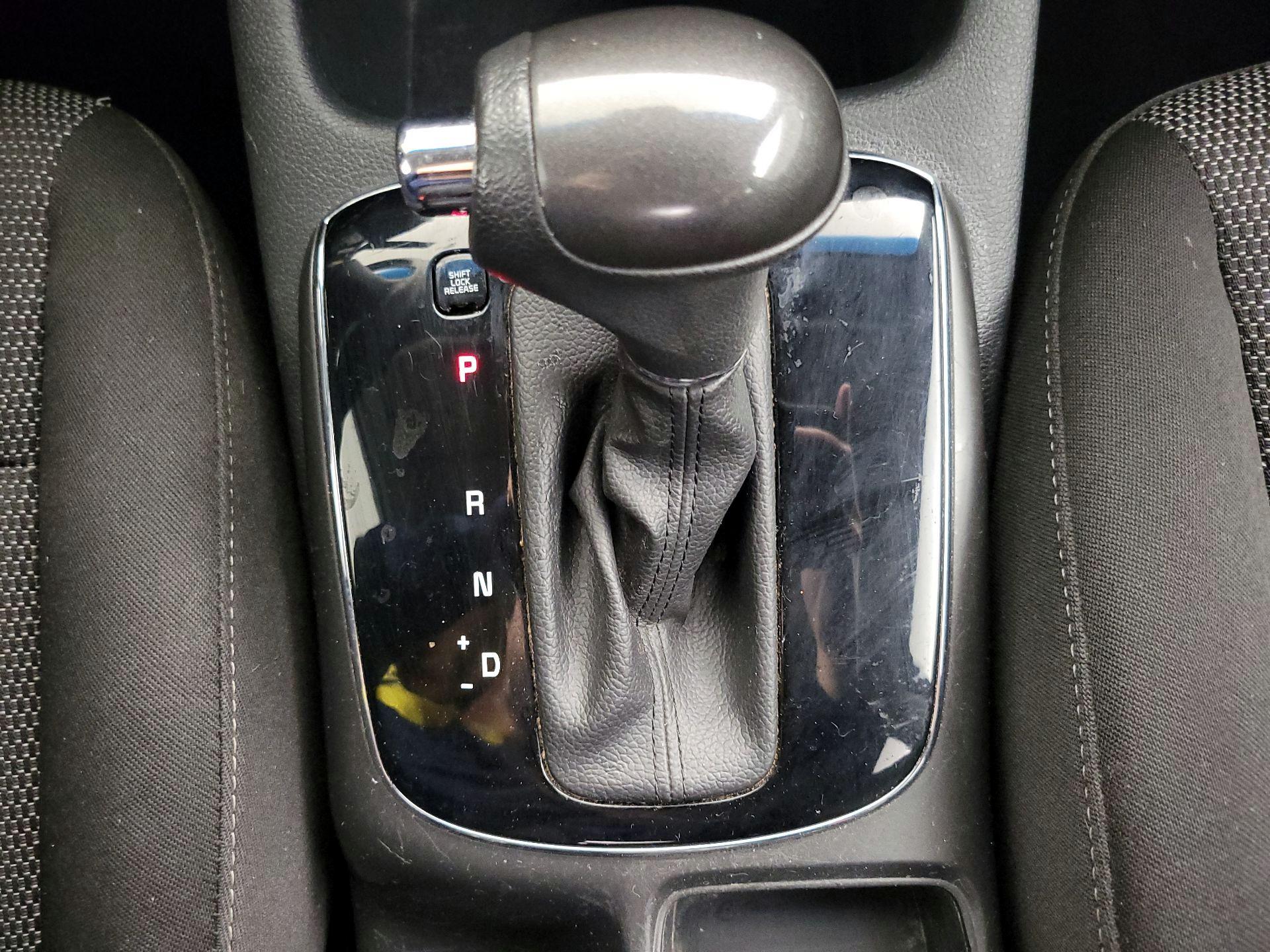 Thumbnail: 2018 Kia Forte - 16