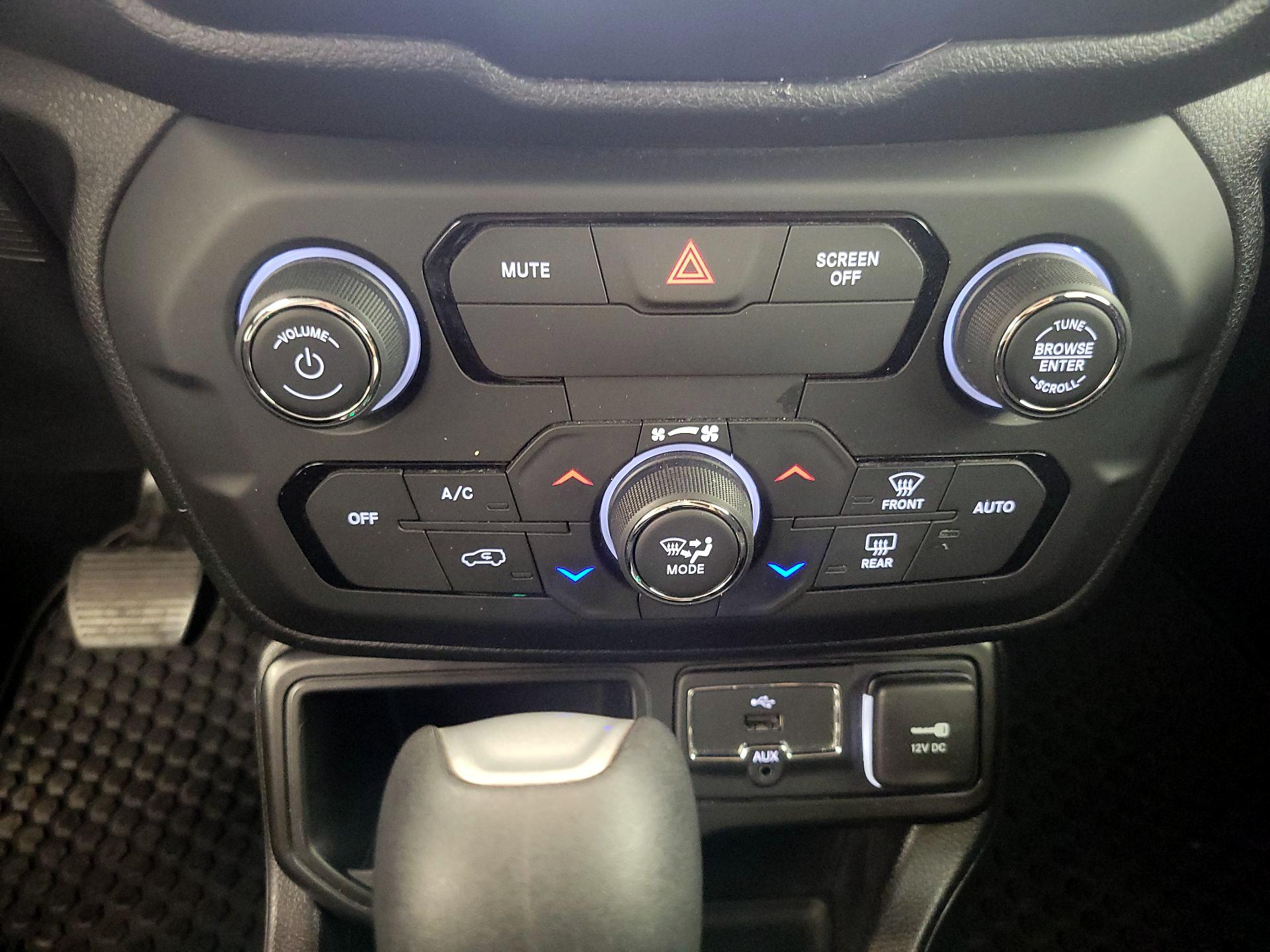 Thumbnail: 2018 Jeep Renegade - 17