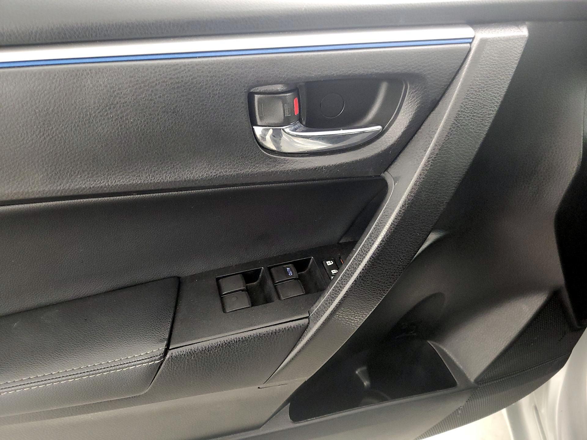 Thumbnail: 2015 Toyota Corolla - 12