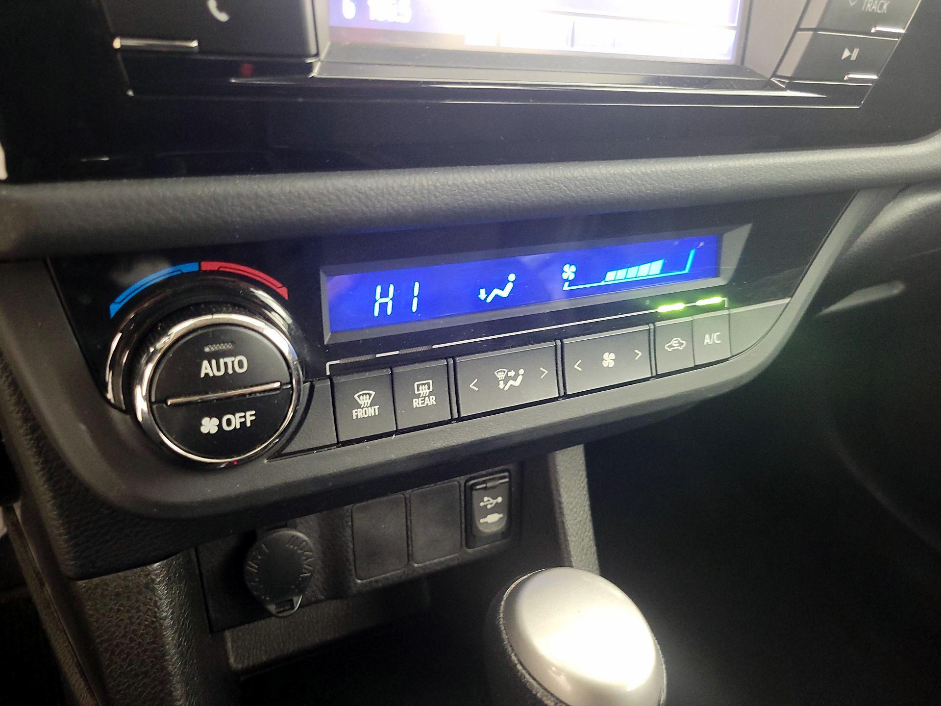 Thumbnail: 2015 Toyota Corolla - 16