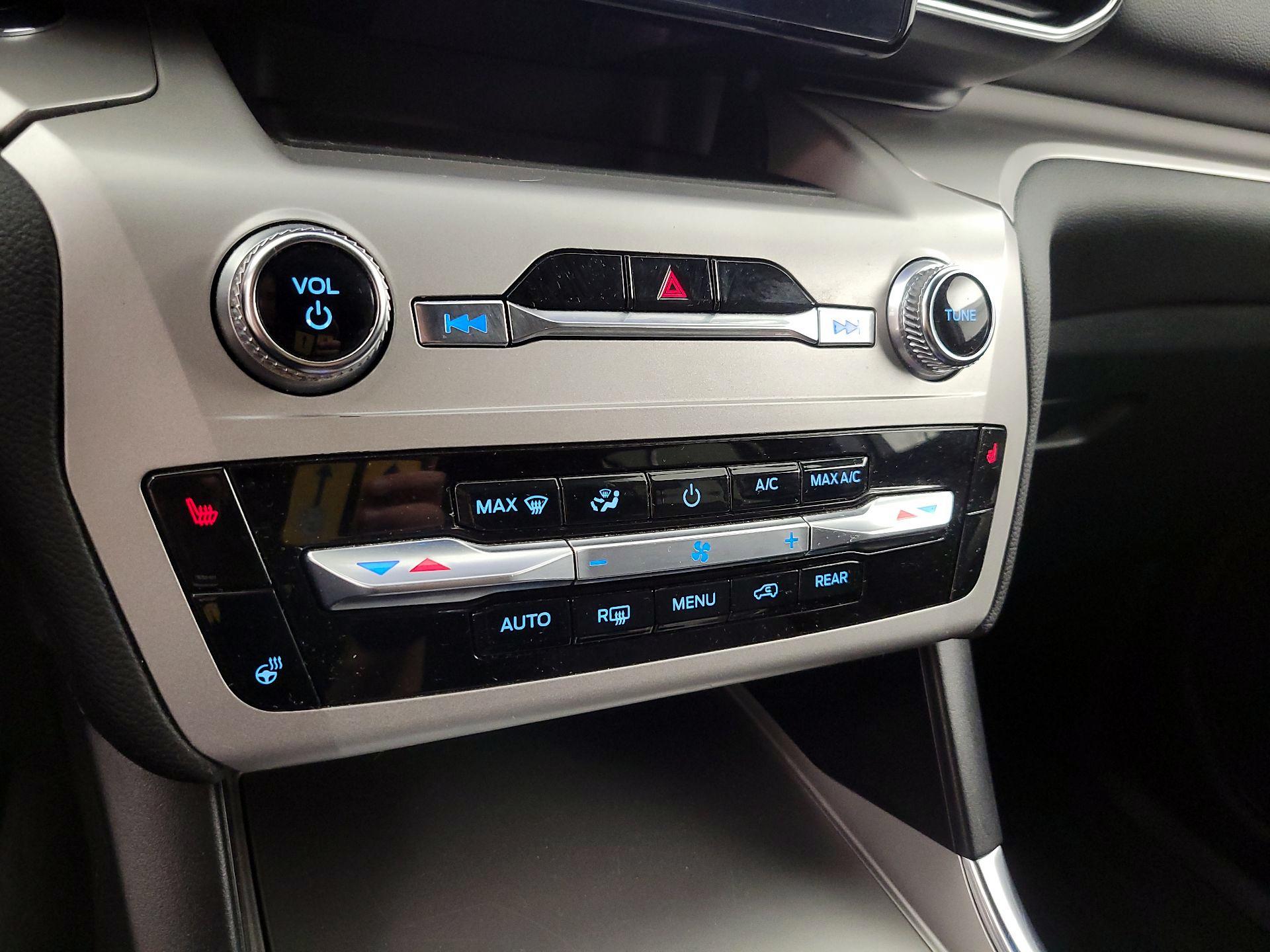 Thumbnail: 2022 Ford Explorer - 16