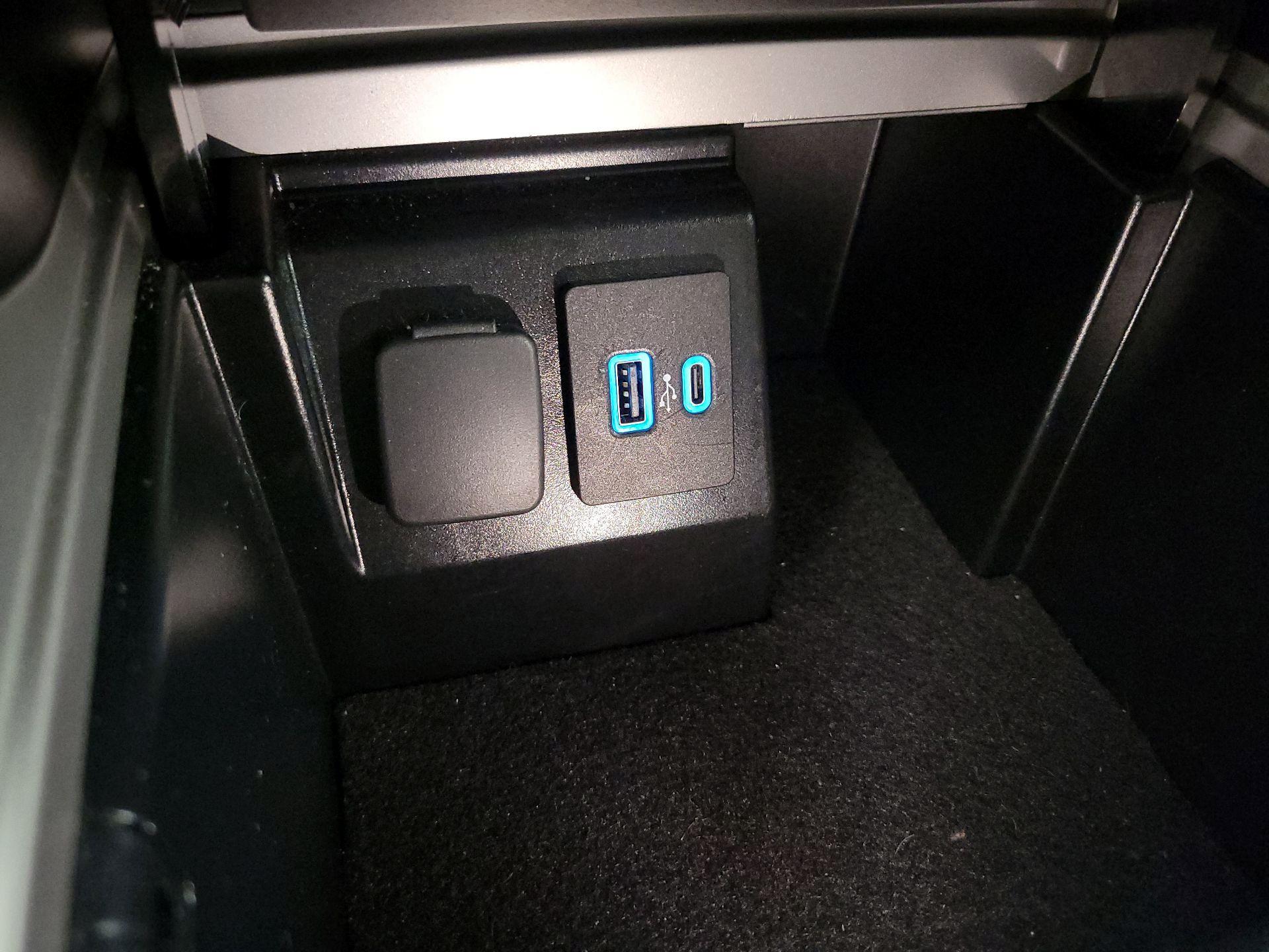 Thumbnail: 2022 Ford Explorer - 18