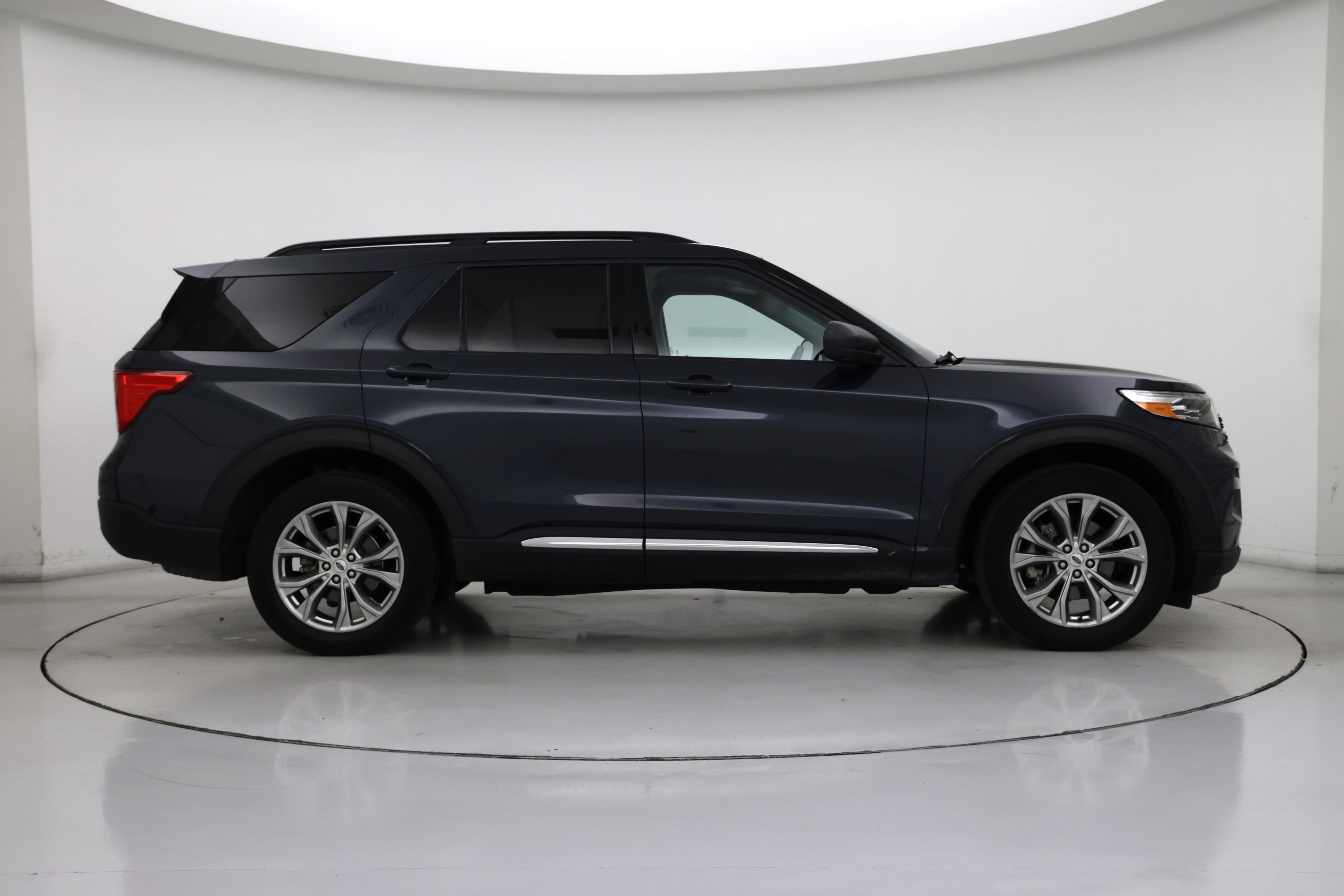 Thumbnail: 2022 Ford Explorer - 7
