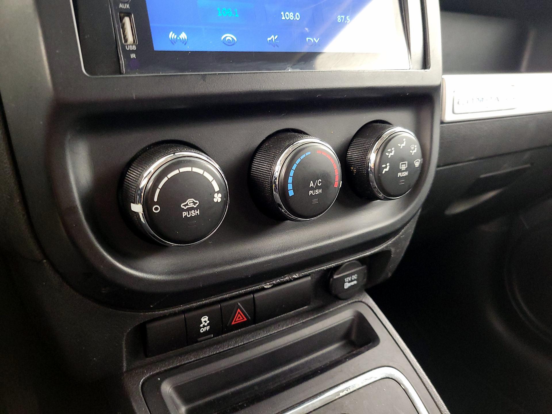 Thumbnail: 2016 Jeep Compass - 14