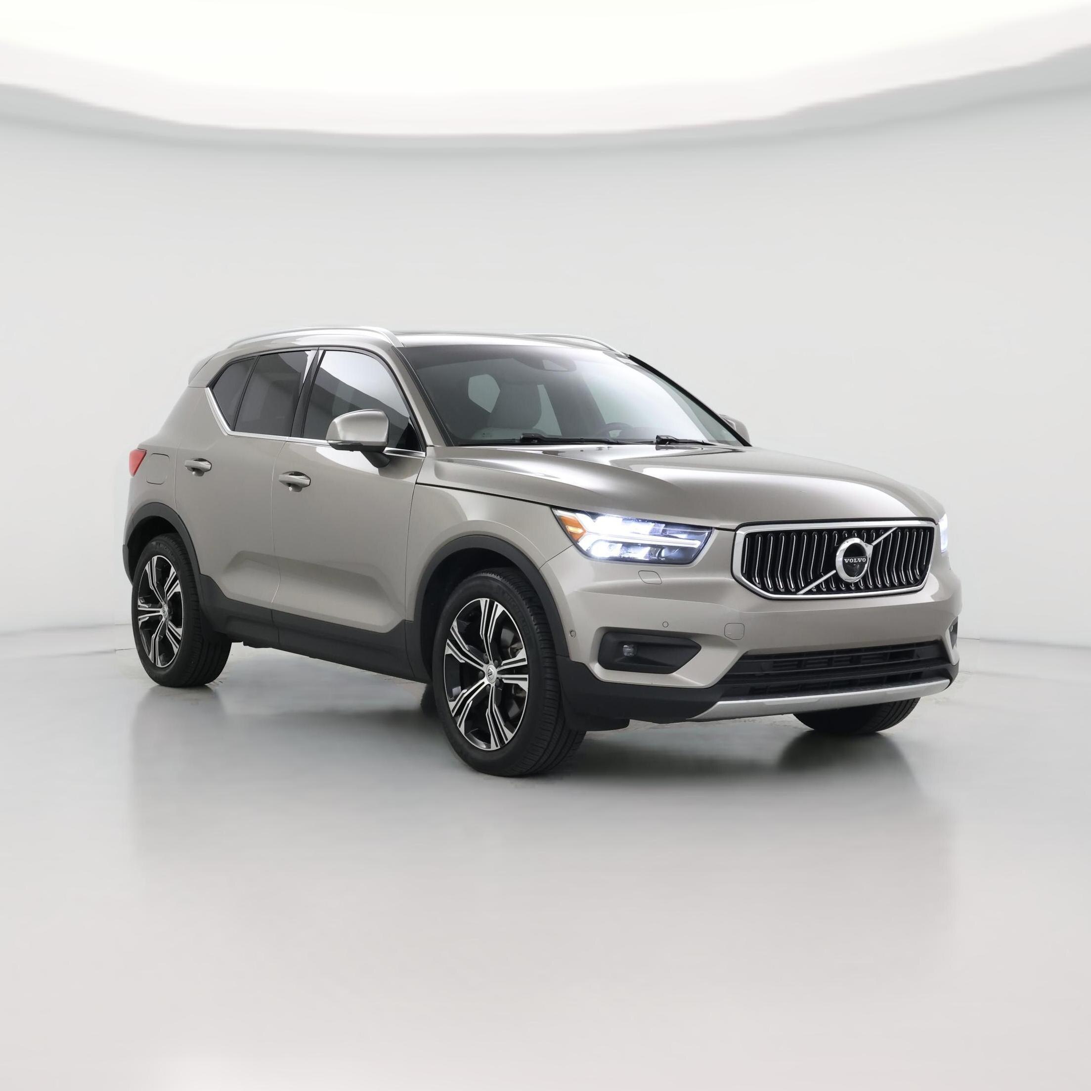 Thumbnail: 2022 Volvo XC40 - 1