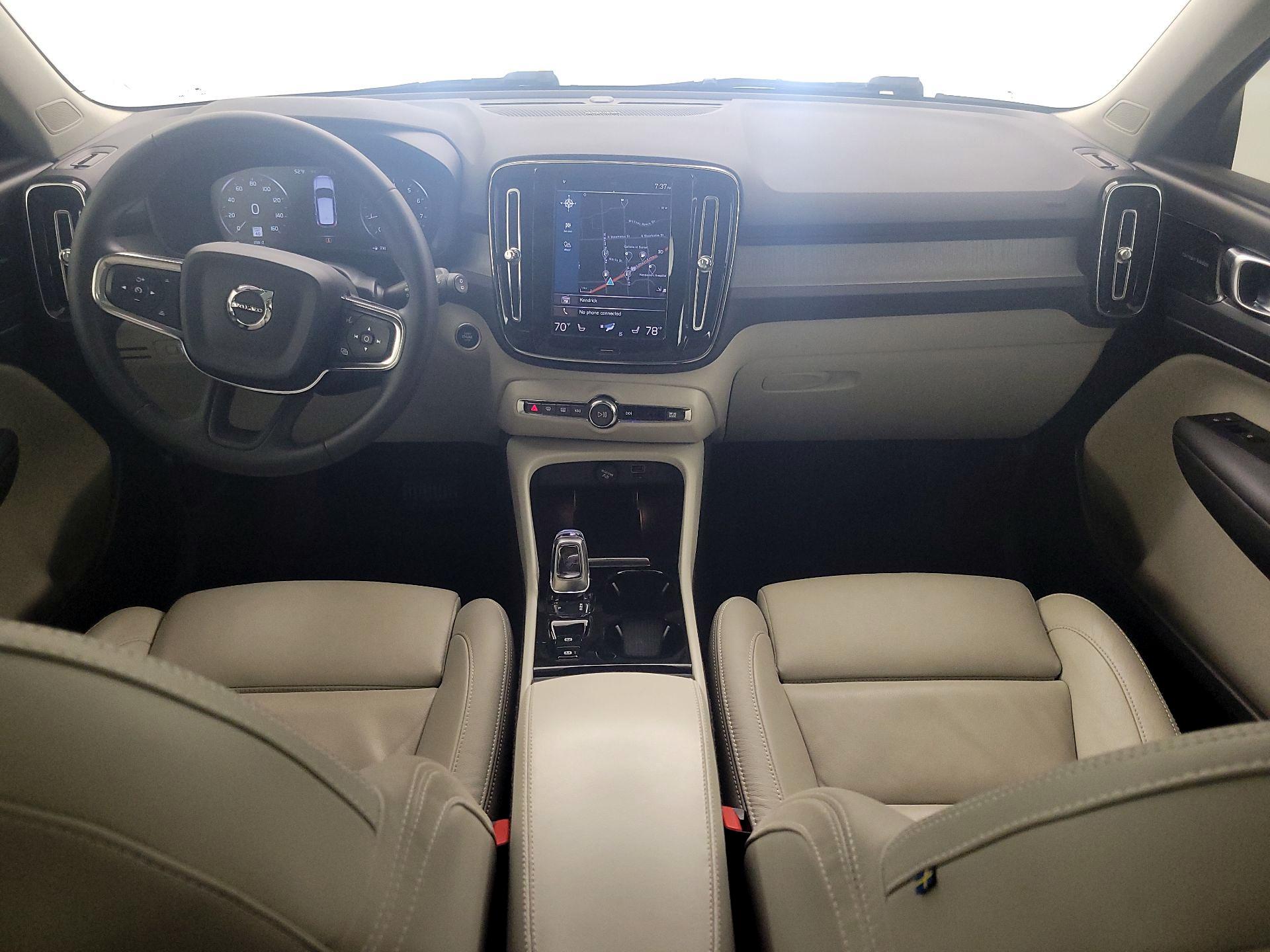 Thumbnail: 2022 Volvo XC40 - 9