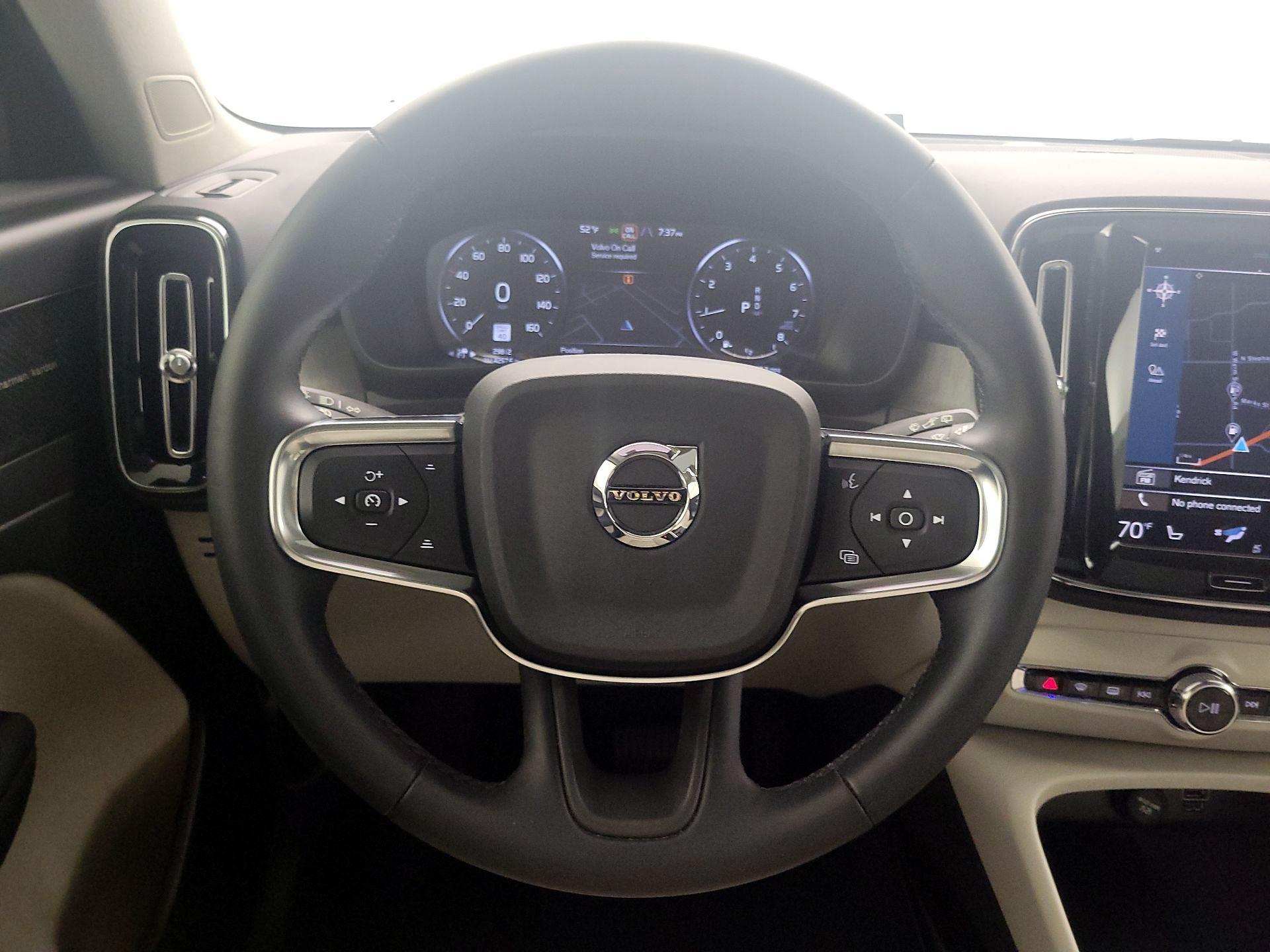 Thumbnail: 2022 Volvo XC40 - 10