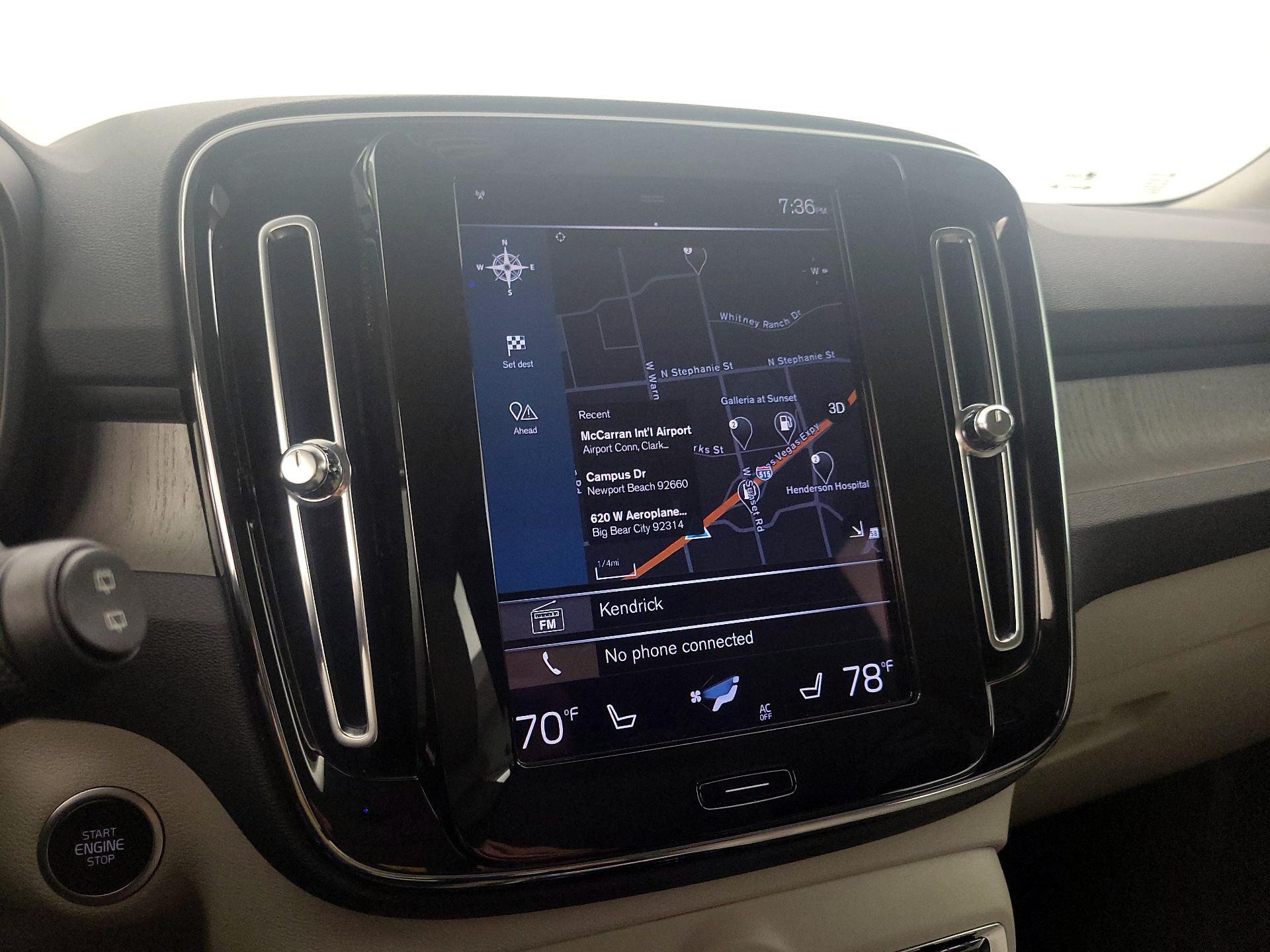 Thumbnail: 2022 Volvo XC40 - 14