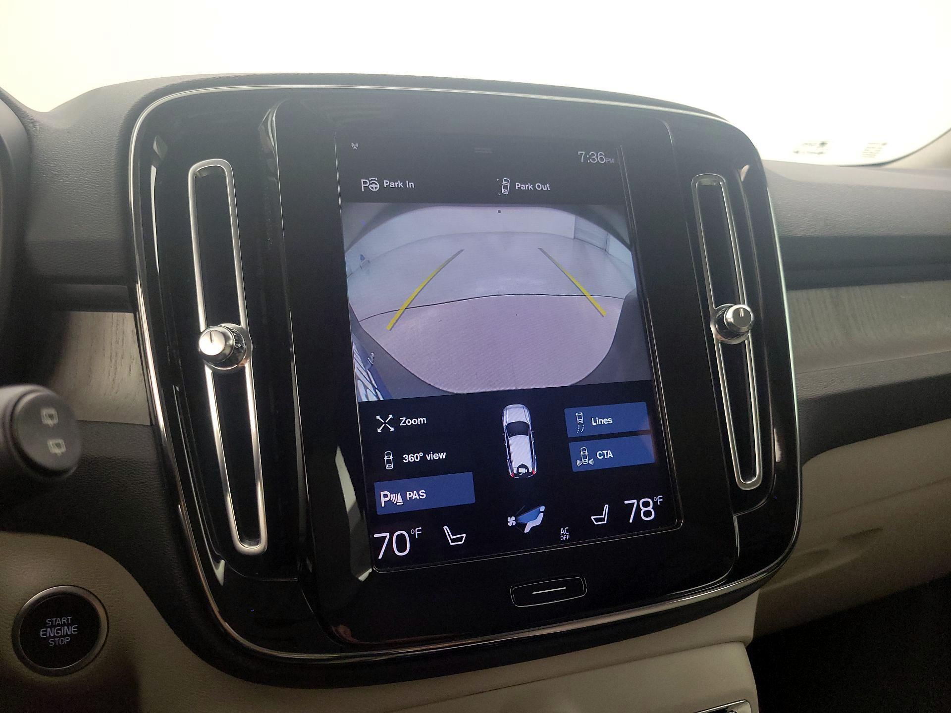 Thumbnail: 2022 Volvo XC40 - 15