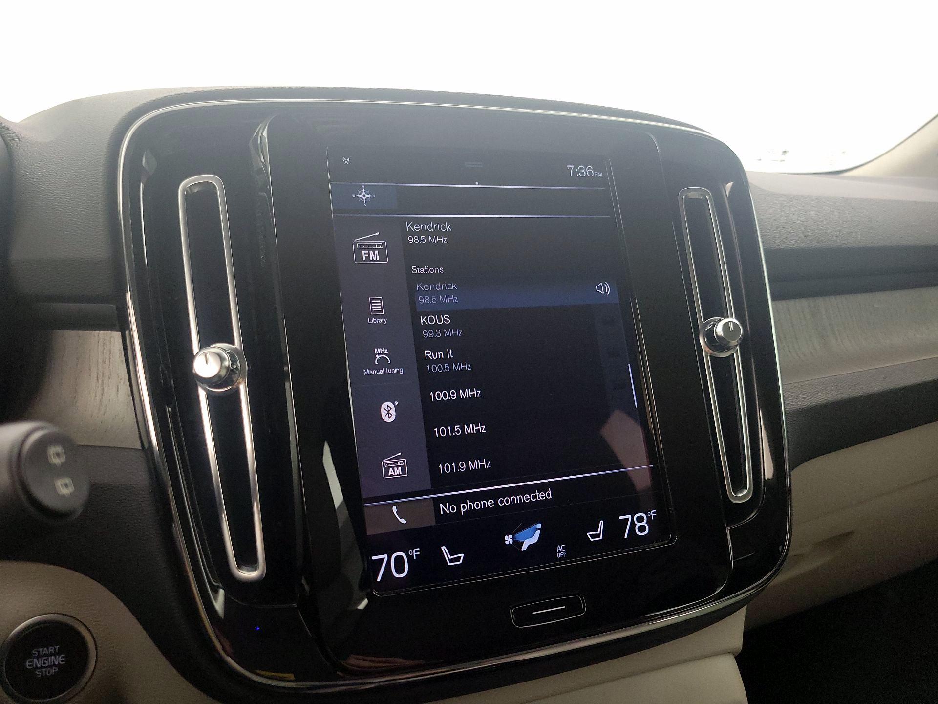 Thumbnail: 2022 Volvo XC40 - 16