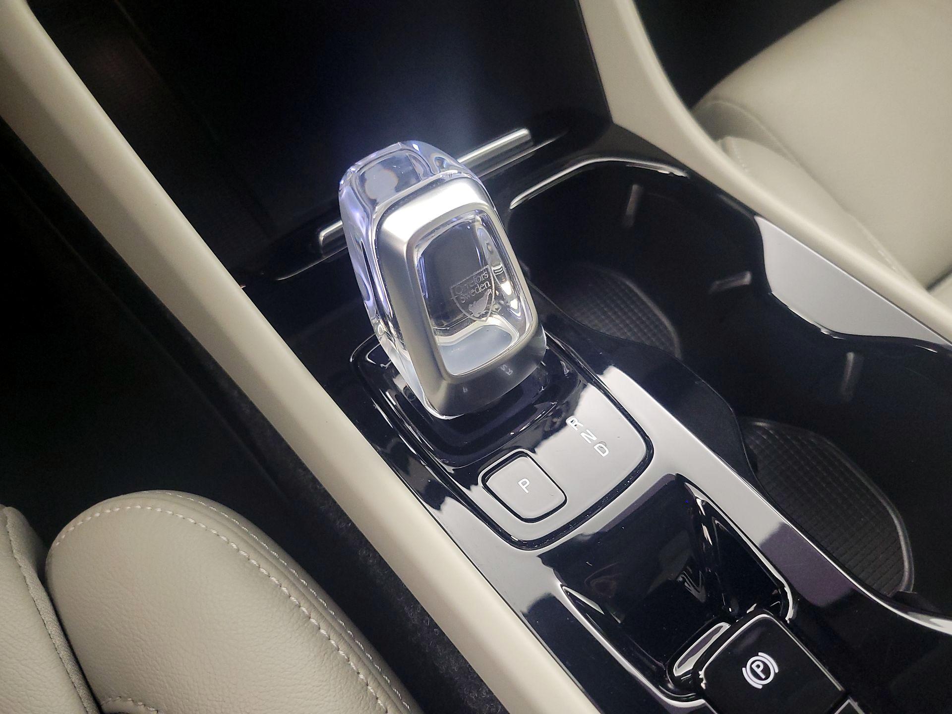 Thumbnail: 2022 Volvo XC40 - 18