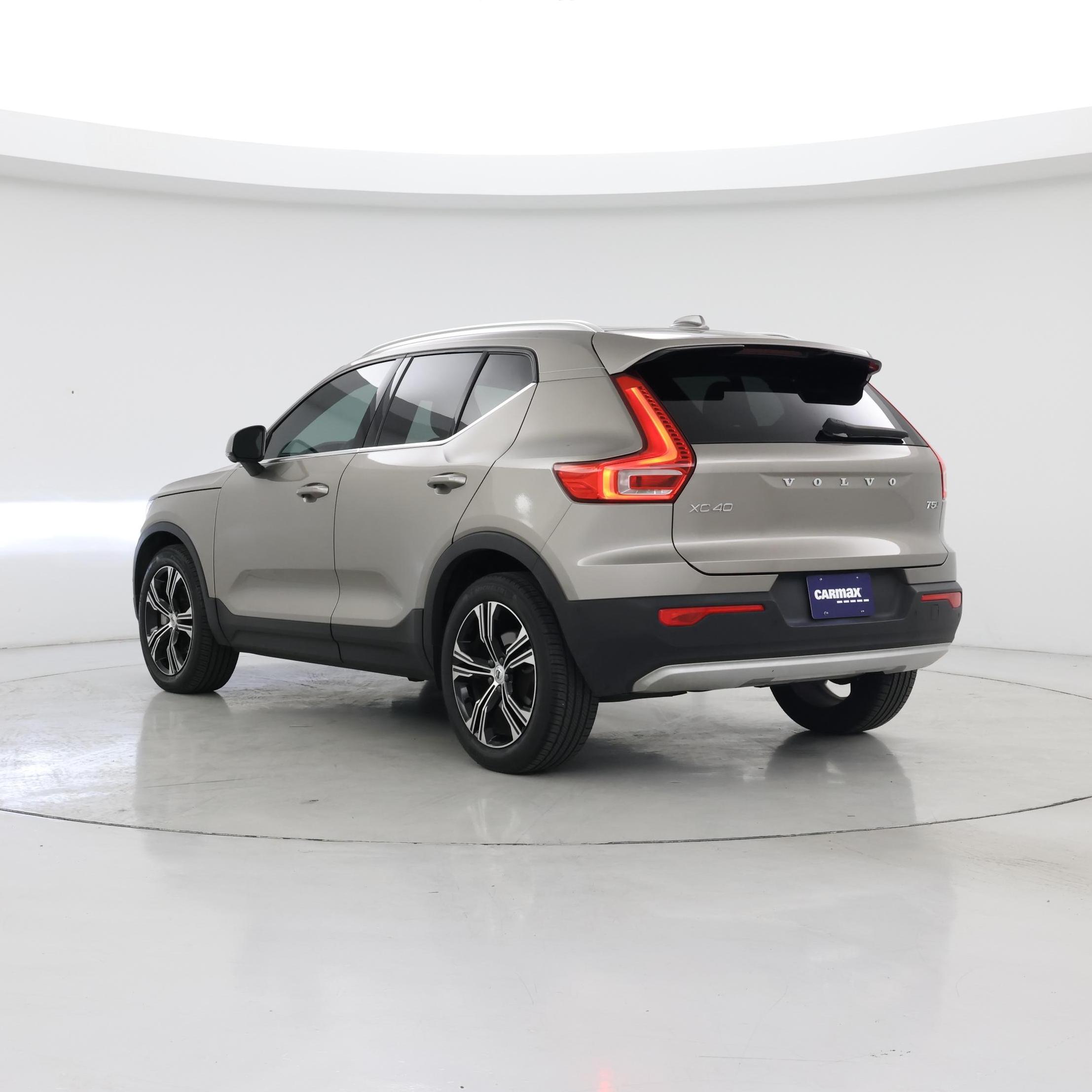 Thumbnail: 2022 Volvo XC40 - 2