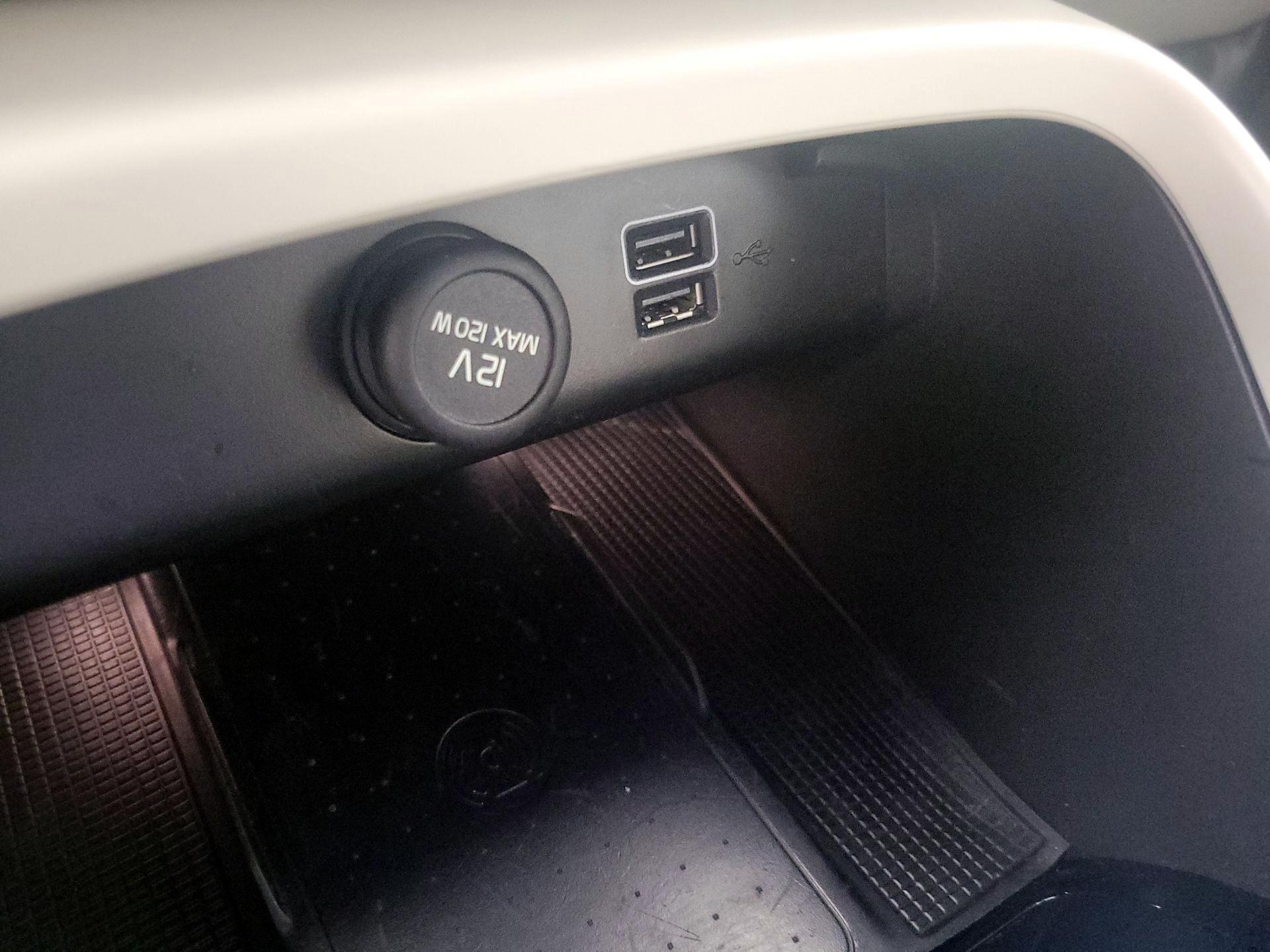 Thumbnail: 2022 Volvo XC40 - 19