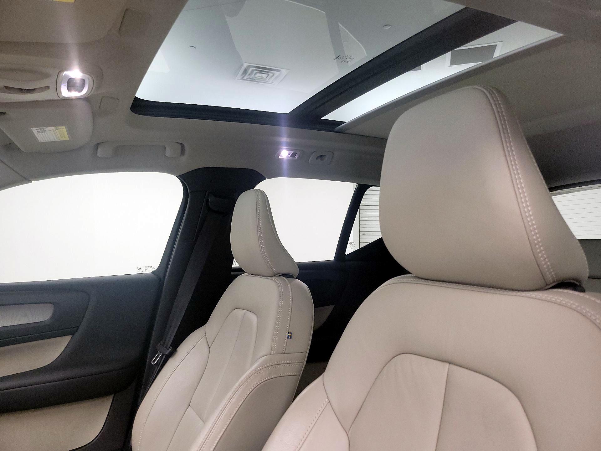 Thumbnail: 2022 Volvo XC40 - 20