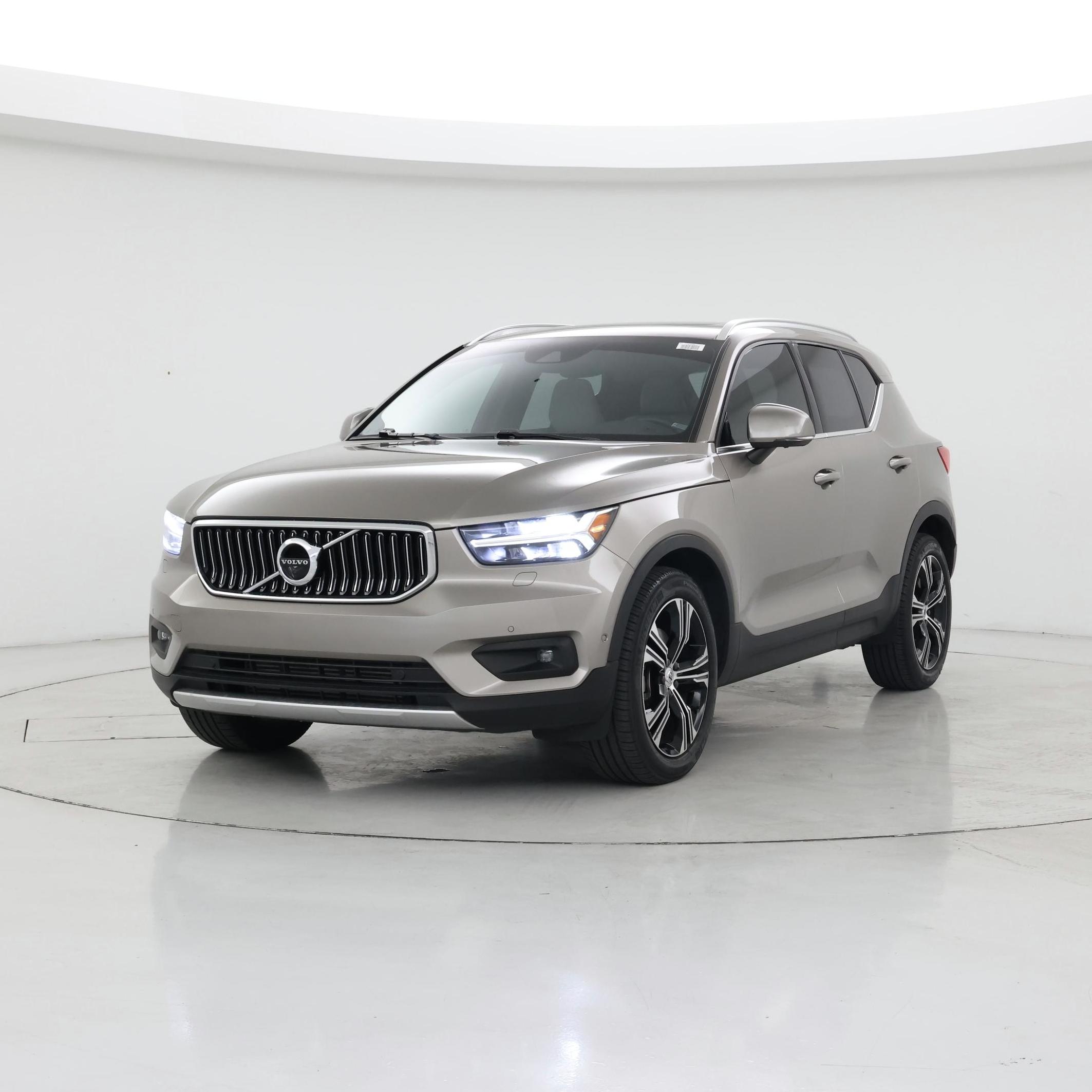 Thumbnail: 2022 Volvo XC40 - 4