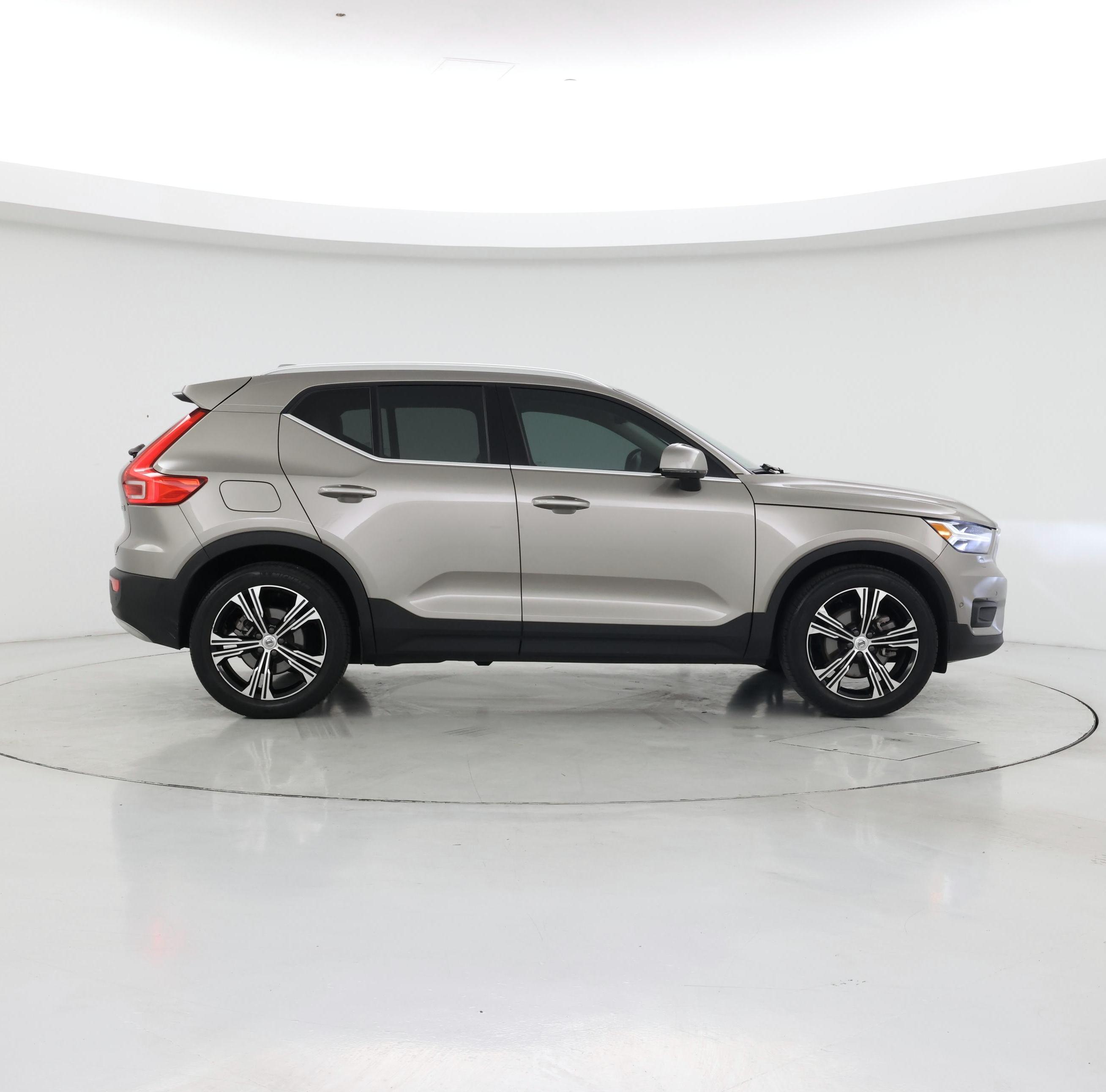 Thumbnail: 2022 Volvo XC40 - 7
