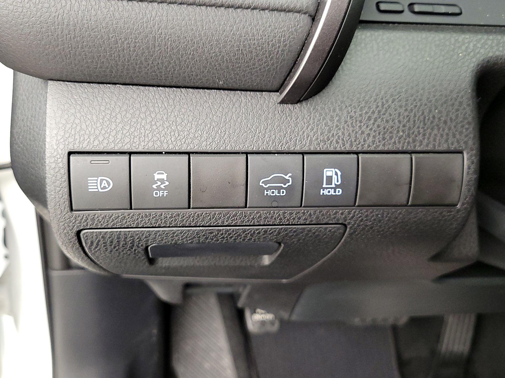 Thumbnail: 2022 Toyota Camry - 13