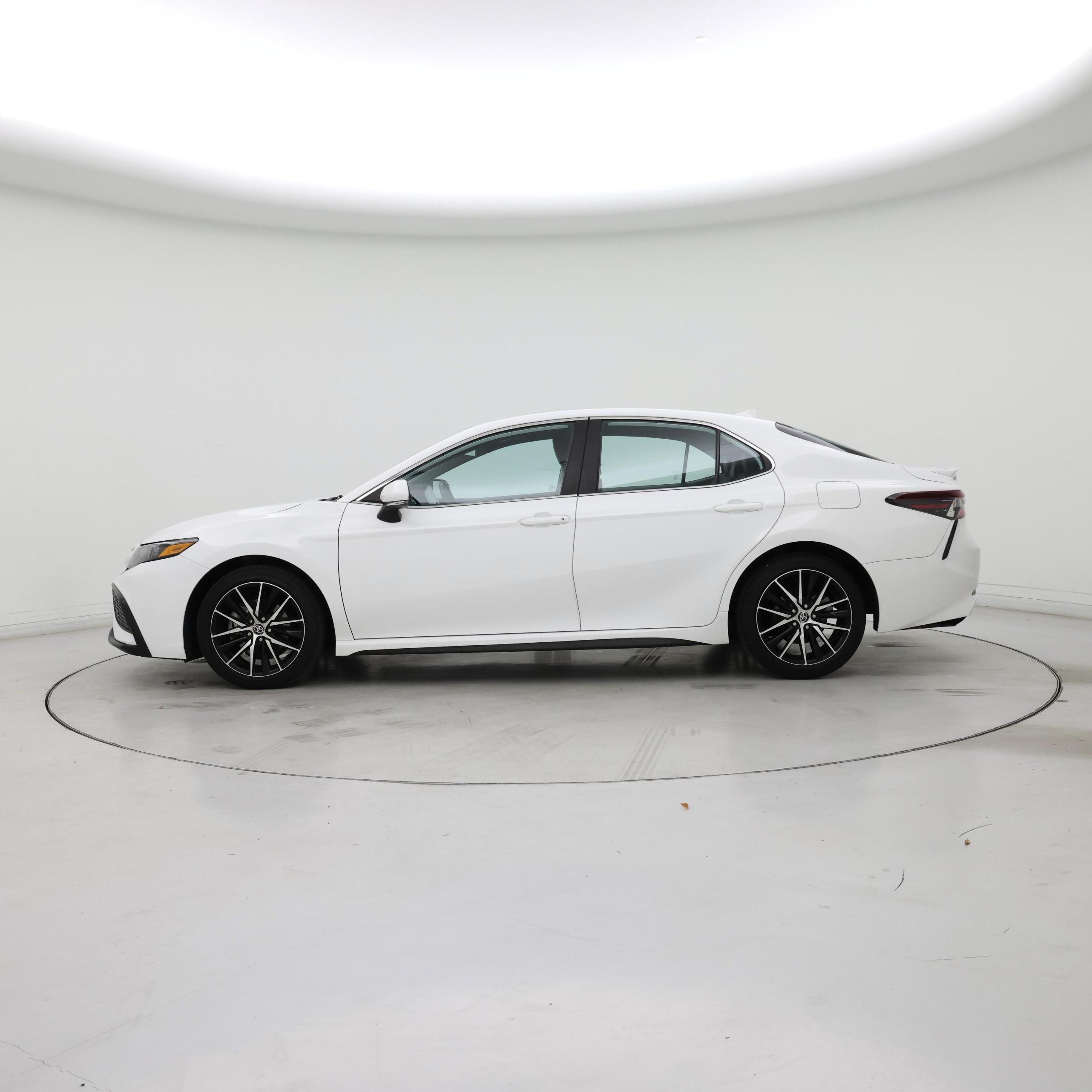 Thumbnail: 2022 Toyota Camry - 3