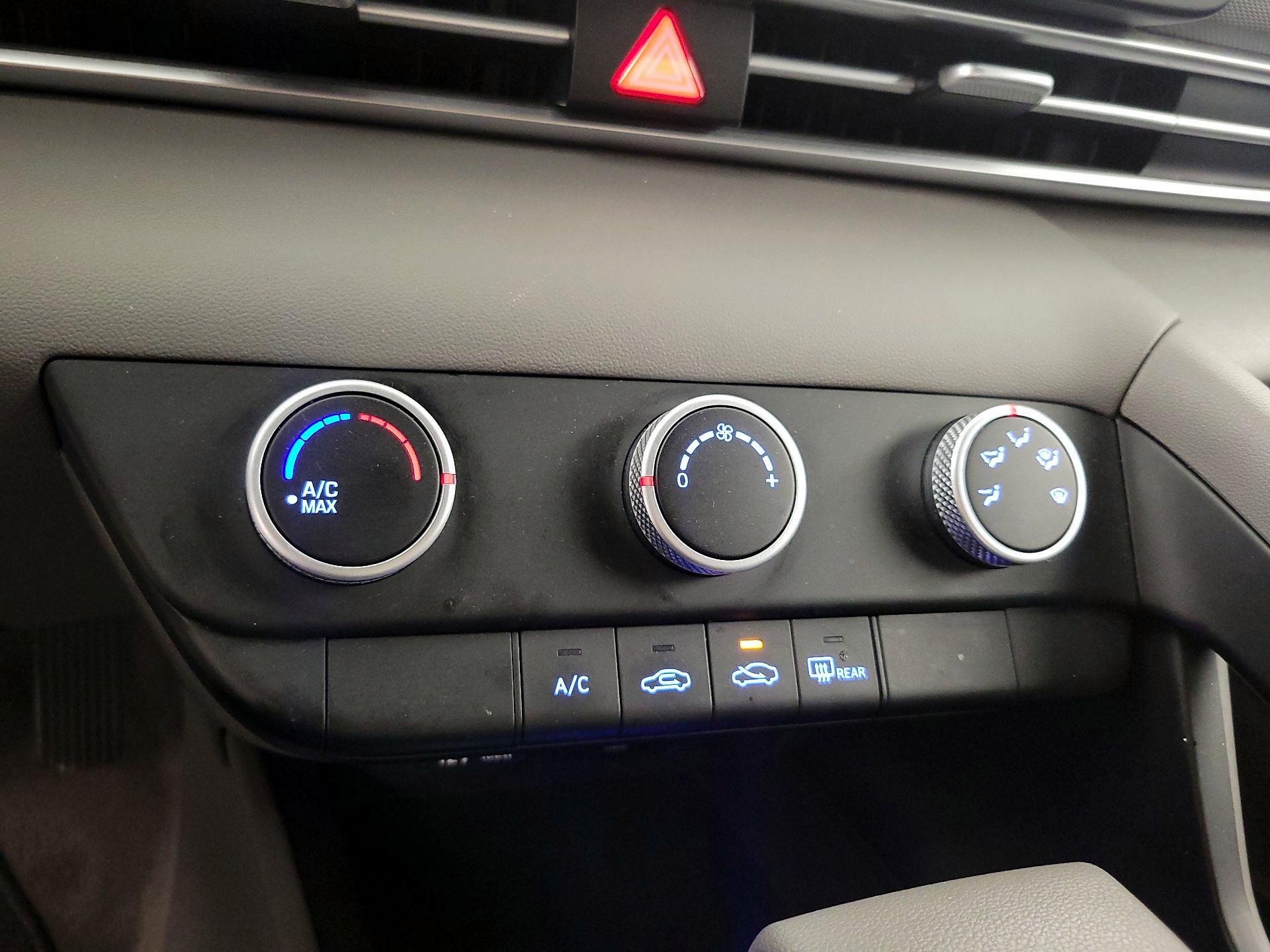 Thumbnail: 2024 Hyundai Elantra - 16