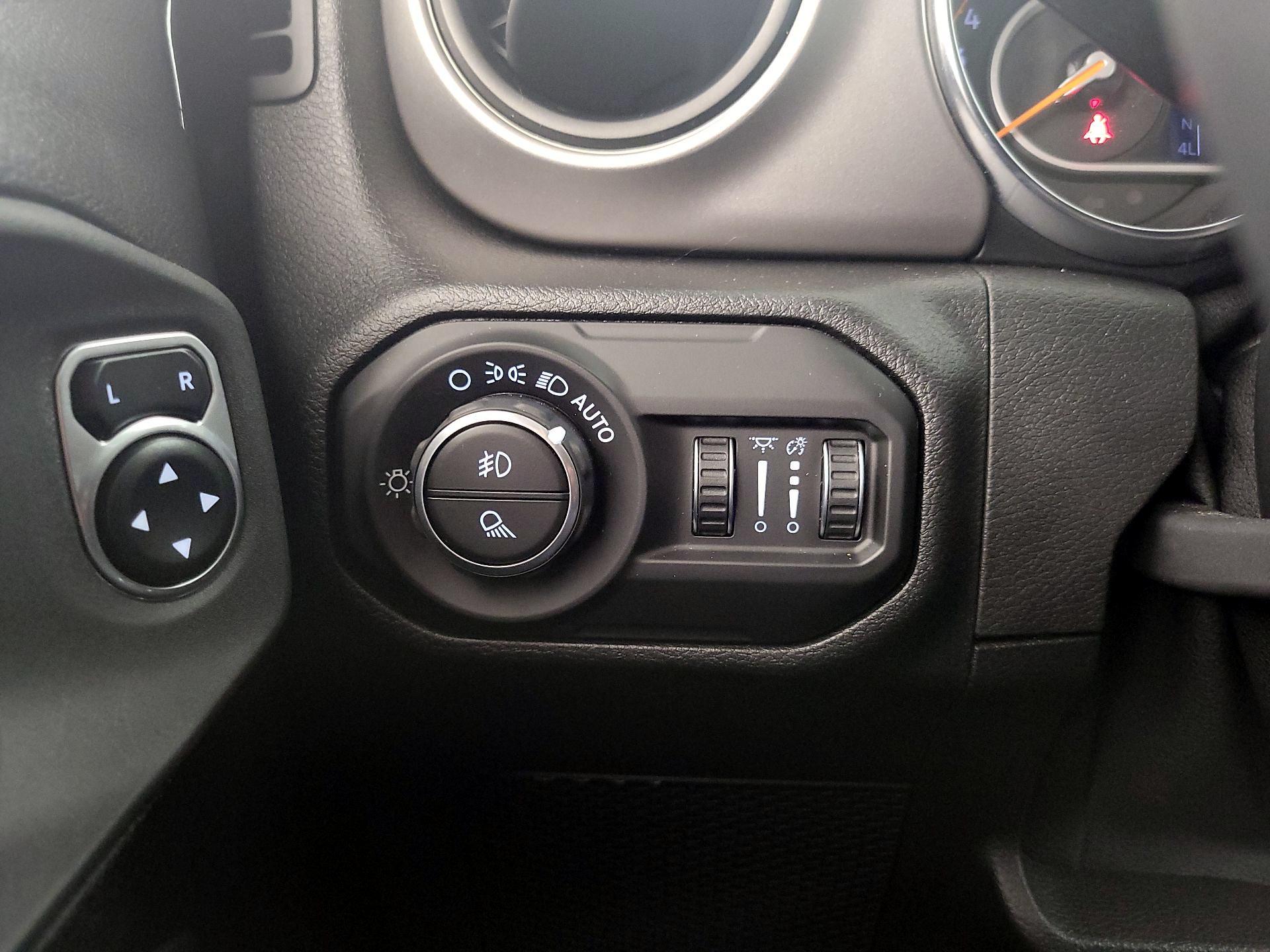 Thumbnail: 2020 Jeep Gladiator - 13