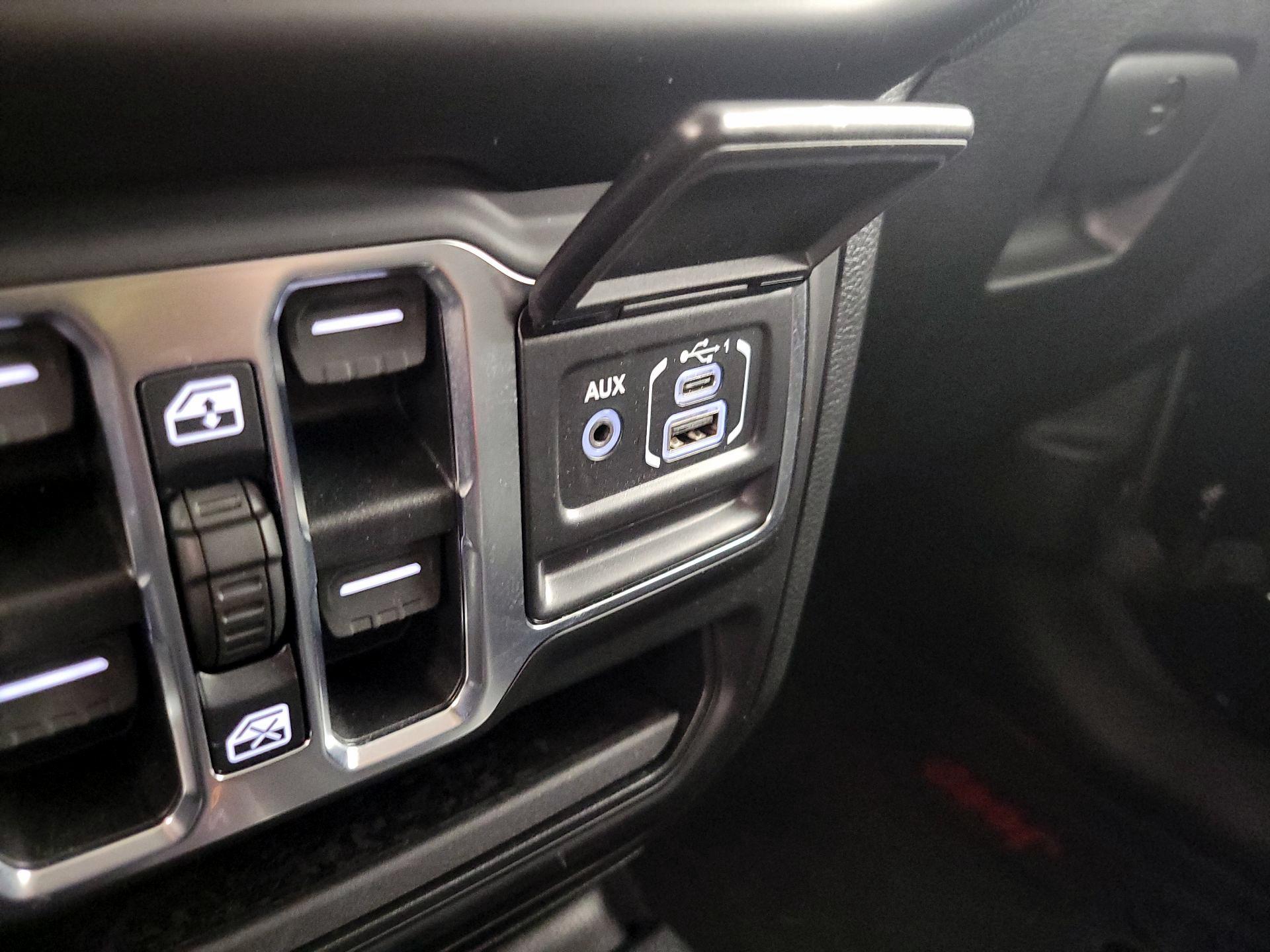 Thumbnail: 2020 Jeep Gladiator - 18