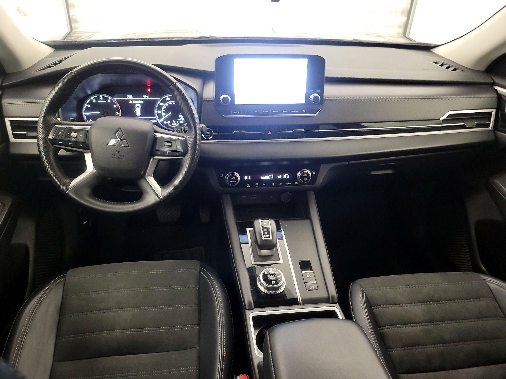 Thumbnail: 2024 Mitsubishi Outlander - 9