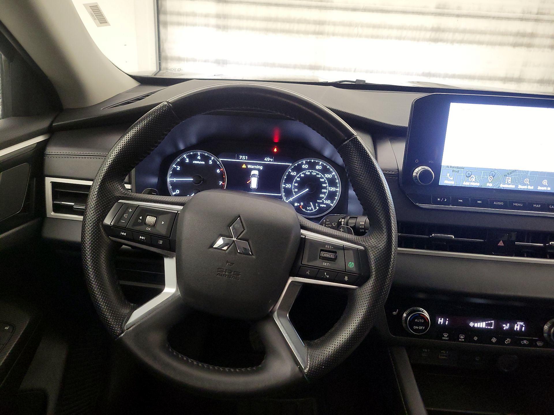 Thumbnail: 2024 Mitsubishi Outlander - 10