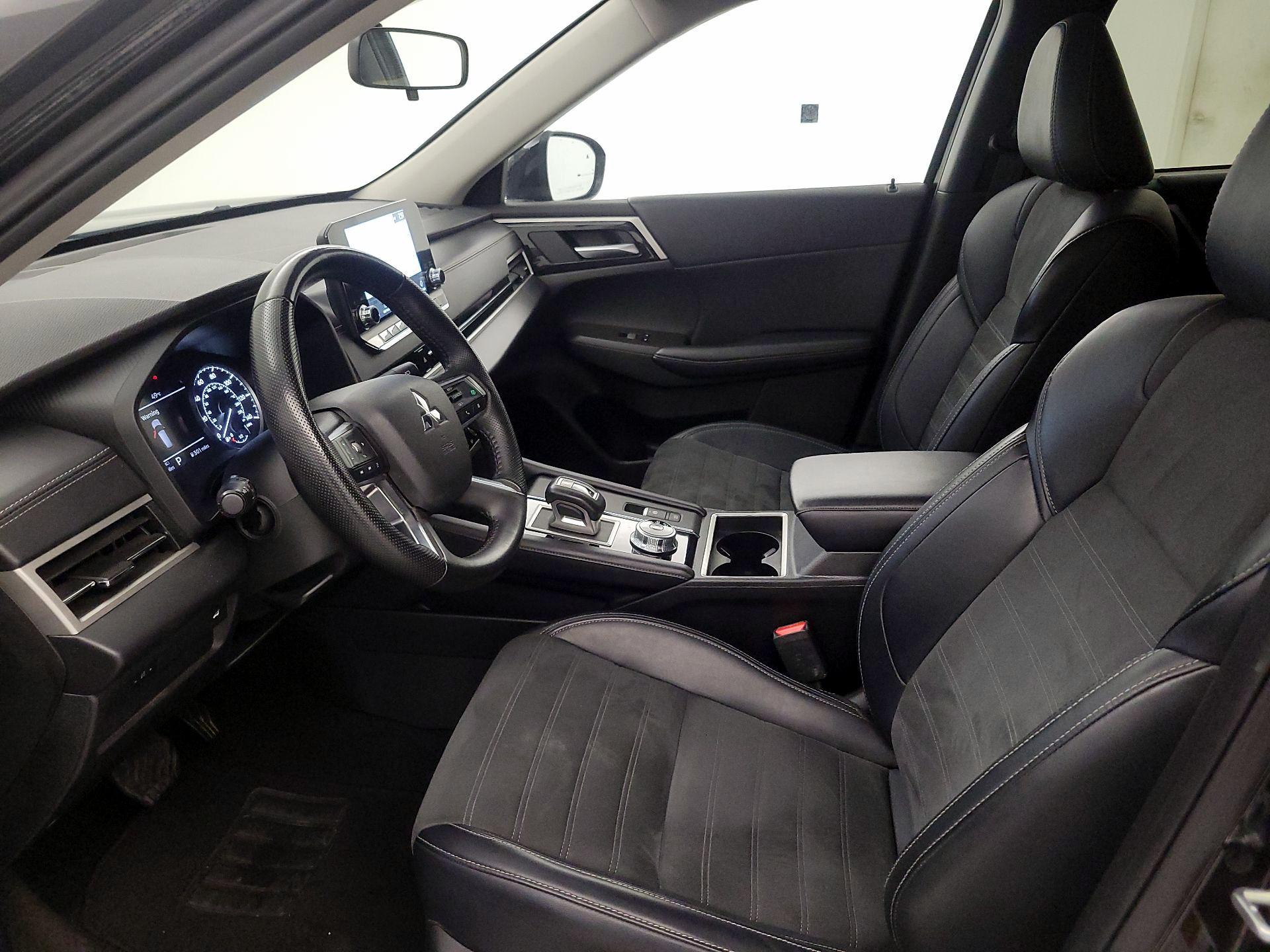 Thumbnail: 2024 Mitsubishi Outlander - 11