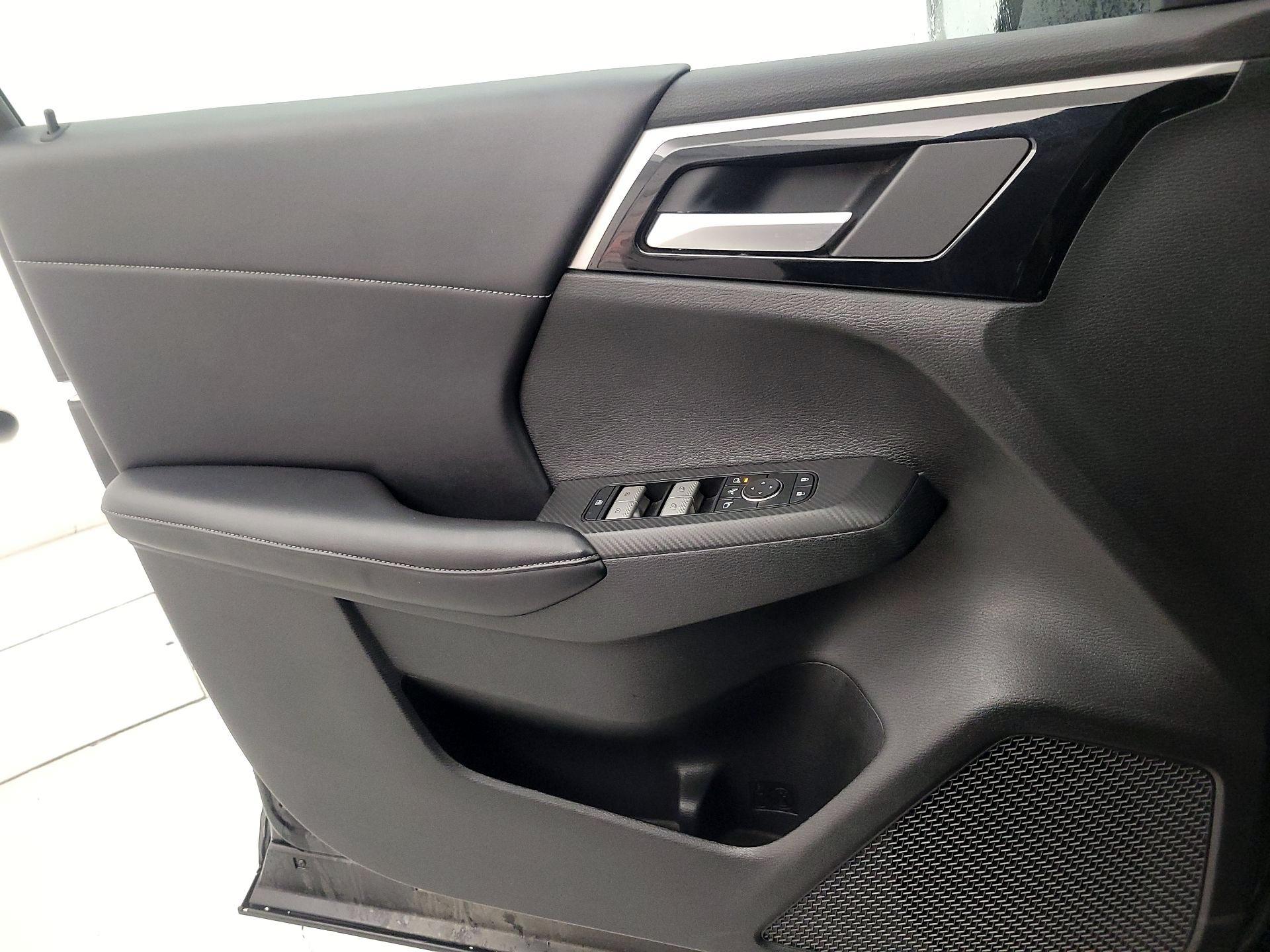 Thumbnail: 2024 Mitsubishi Outlander - 12