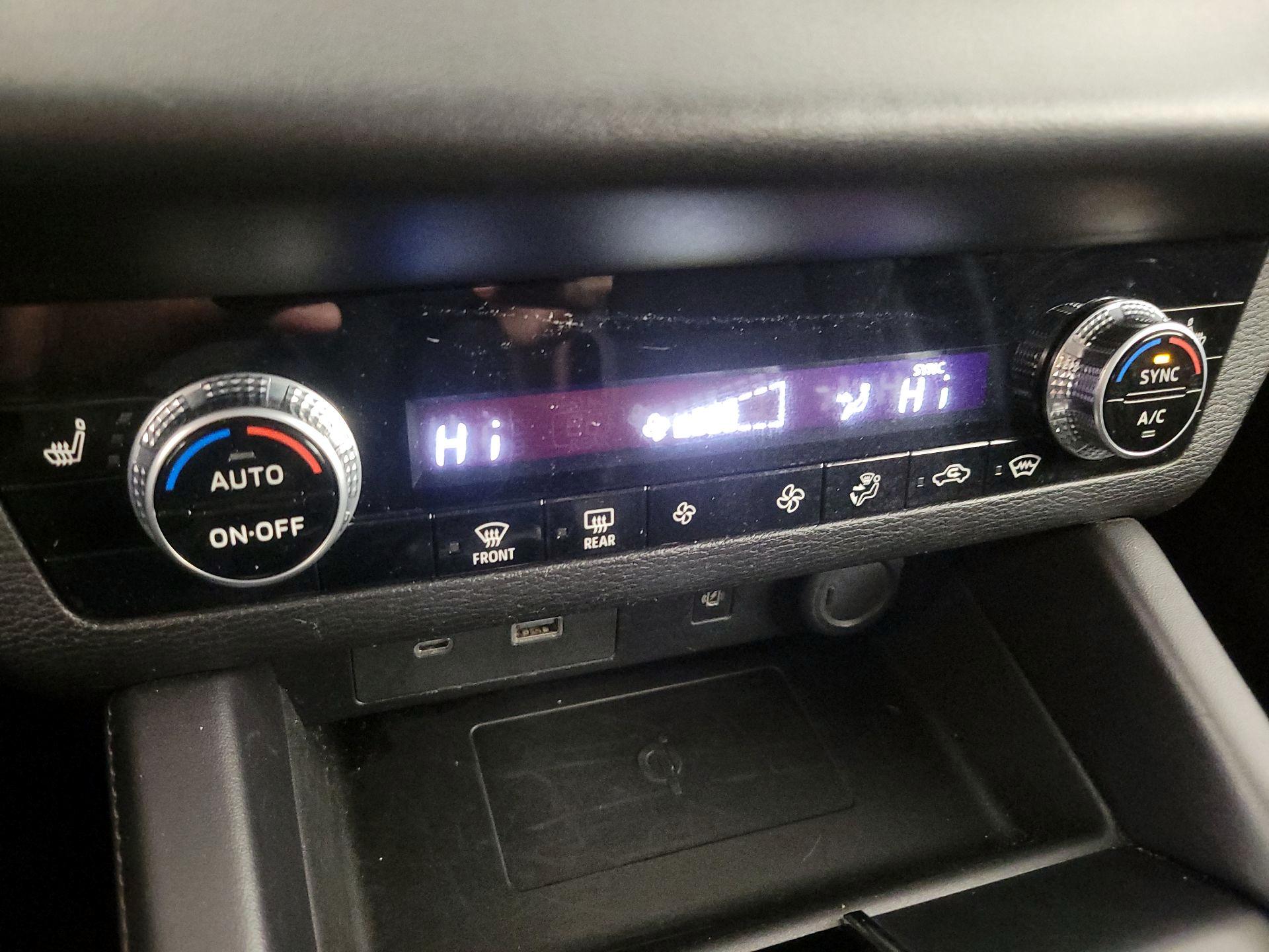 Thumbnail: 2024 Mitsubishi Outlander - 17